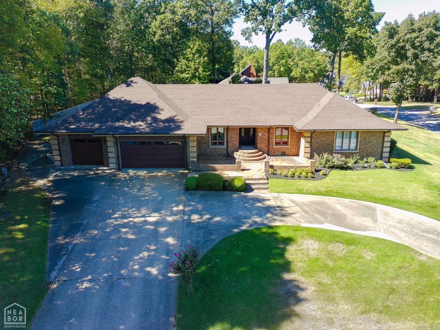 803 E Lakeshore Drive Property Photo 4