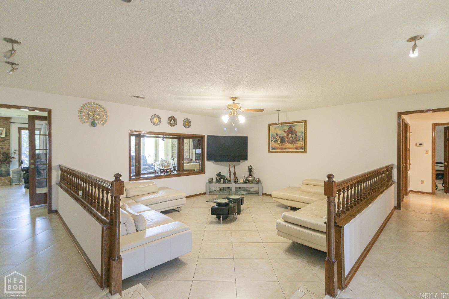 803 E Lakeshore Drive Property Photo 8