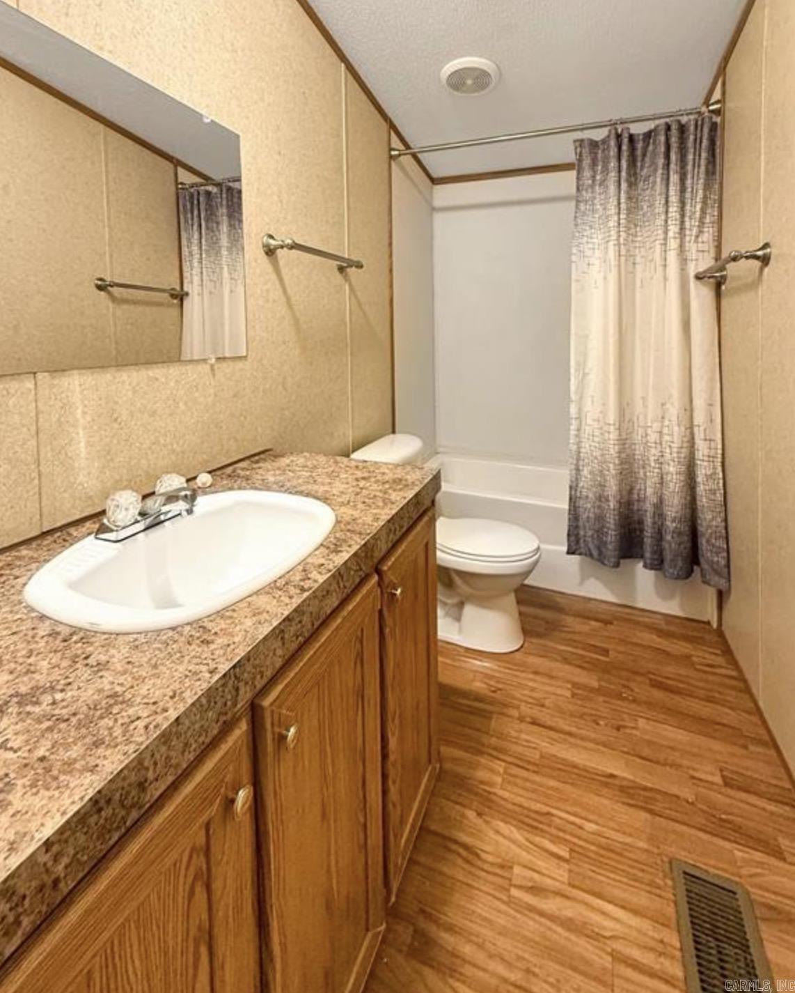 144 Valley Oaks Dr. Property Photo 12
