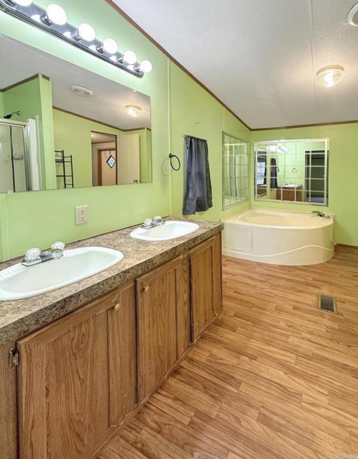 144 Valley Oaks Dr. Property Photo 16