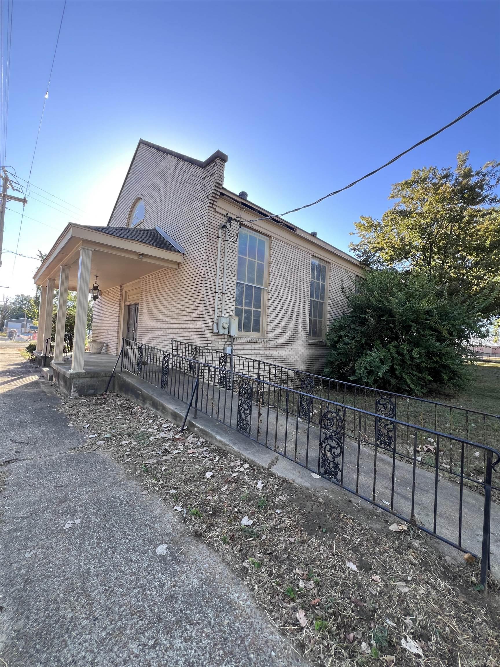 101 Smithdale Property Photo 7