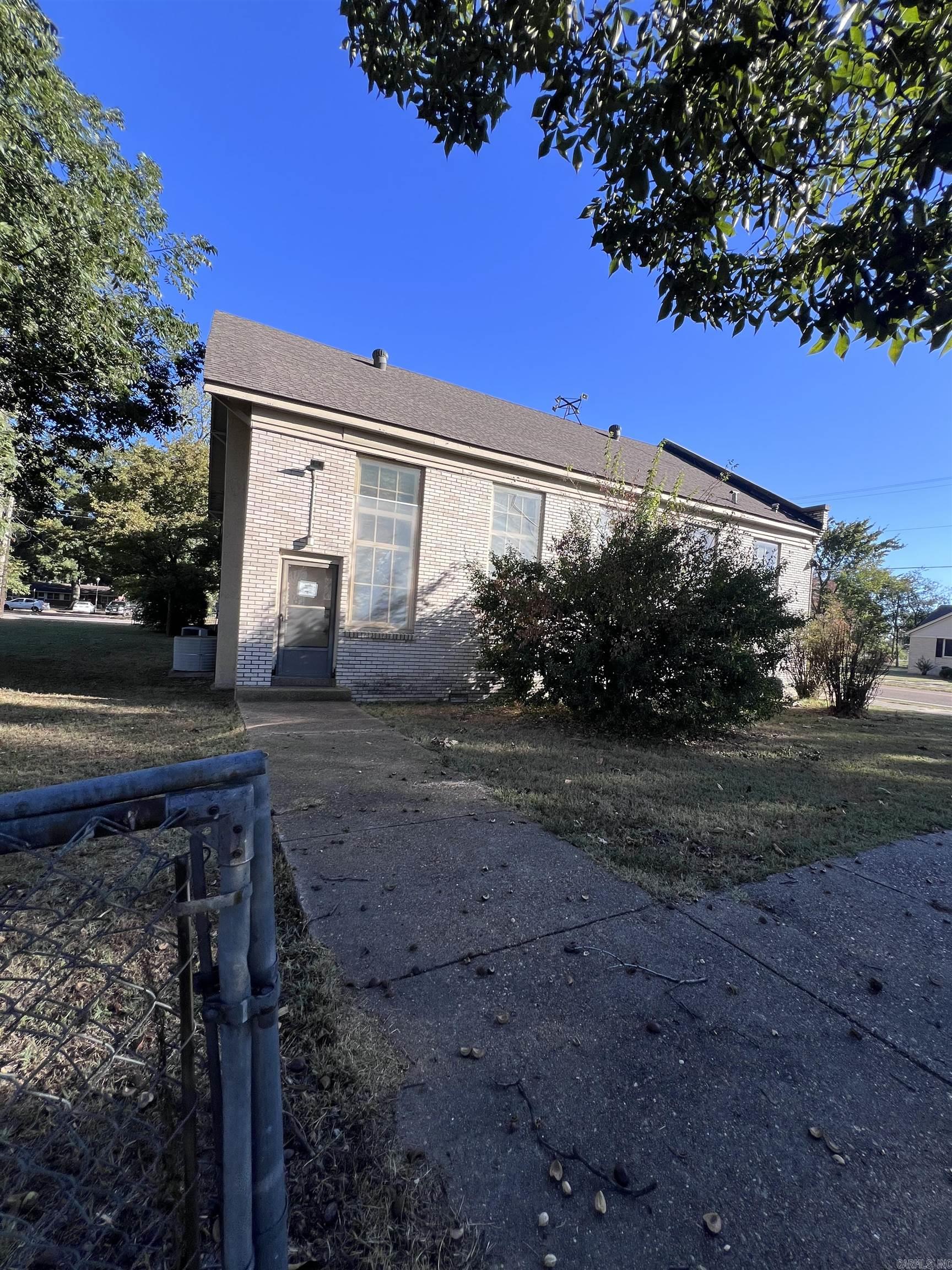 101 Smithdale Property Photo 13