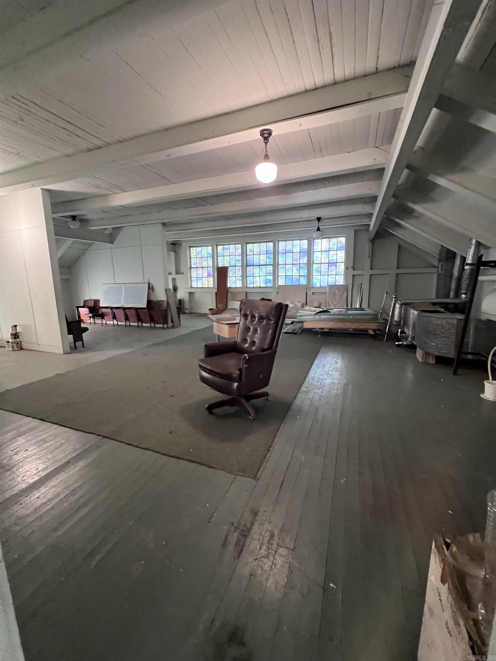 101 Smithdale Property Photo 39
