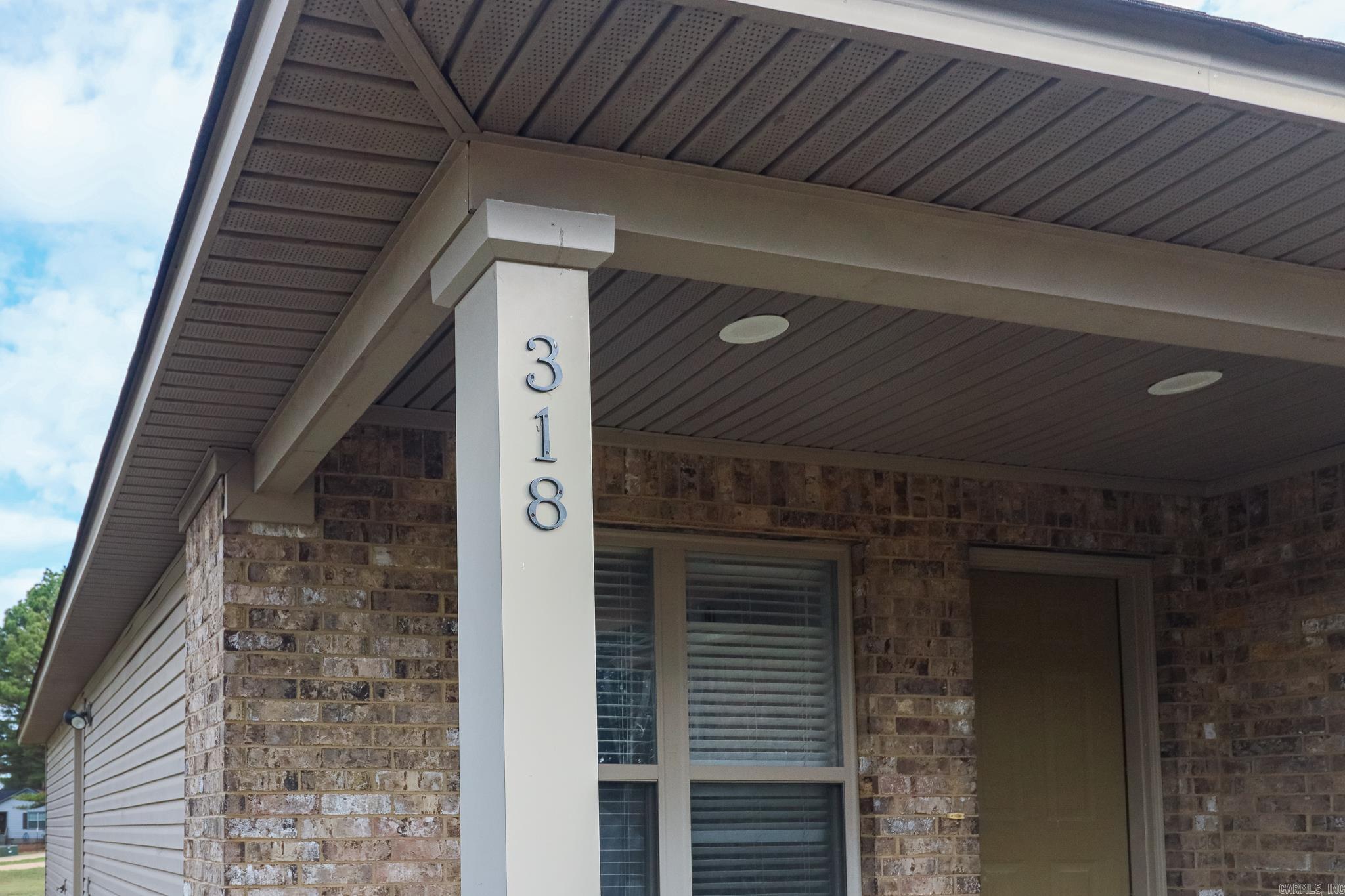 318 W School Street Property Photo 6