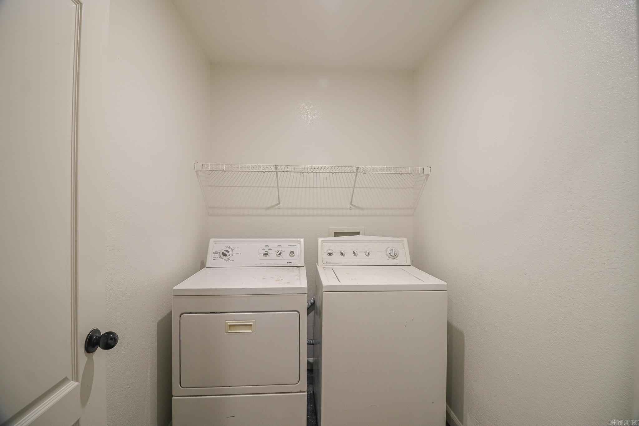 318 W School Street Property Photo 16