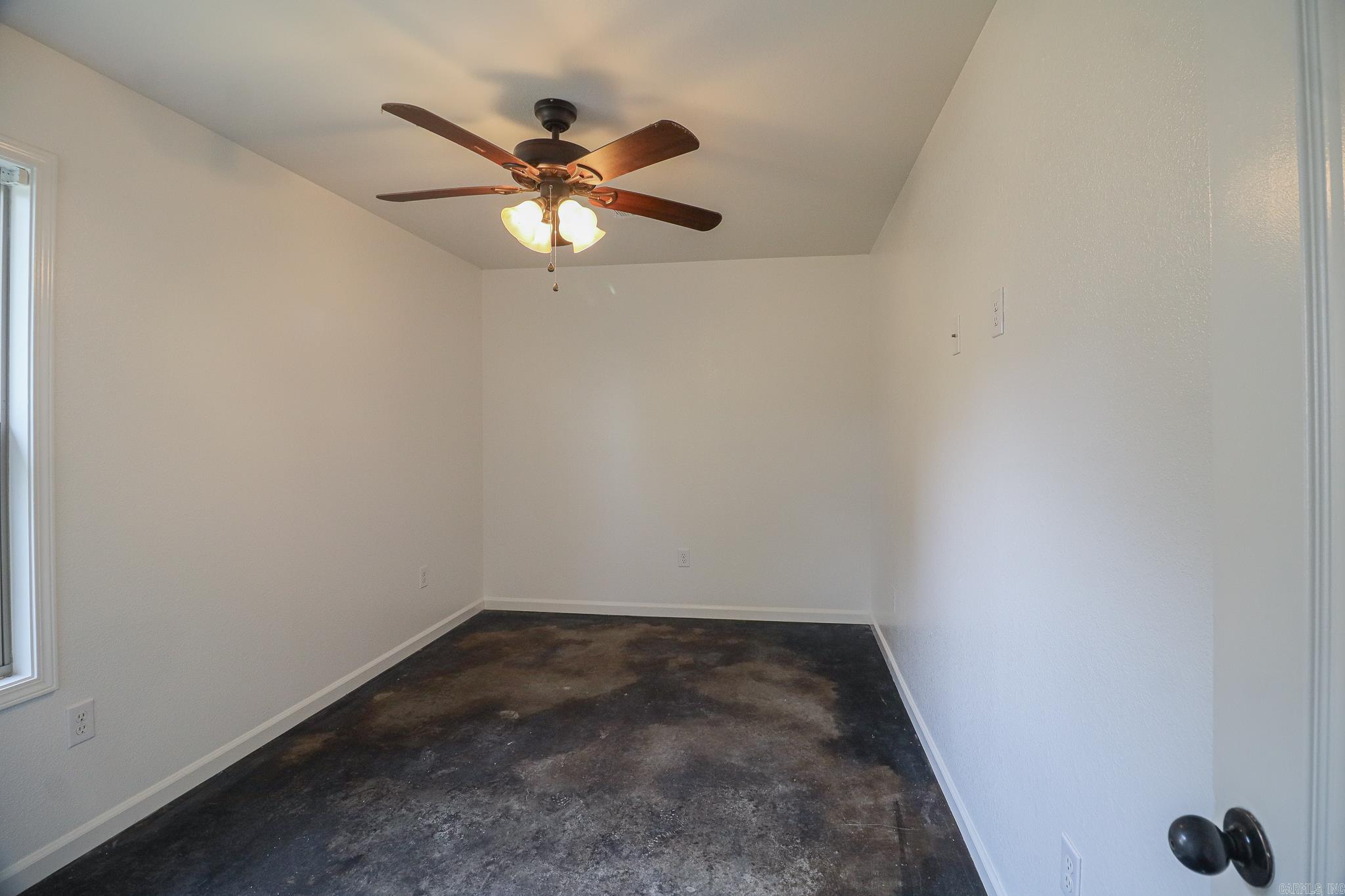 318 W School Street Property Photo 27
