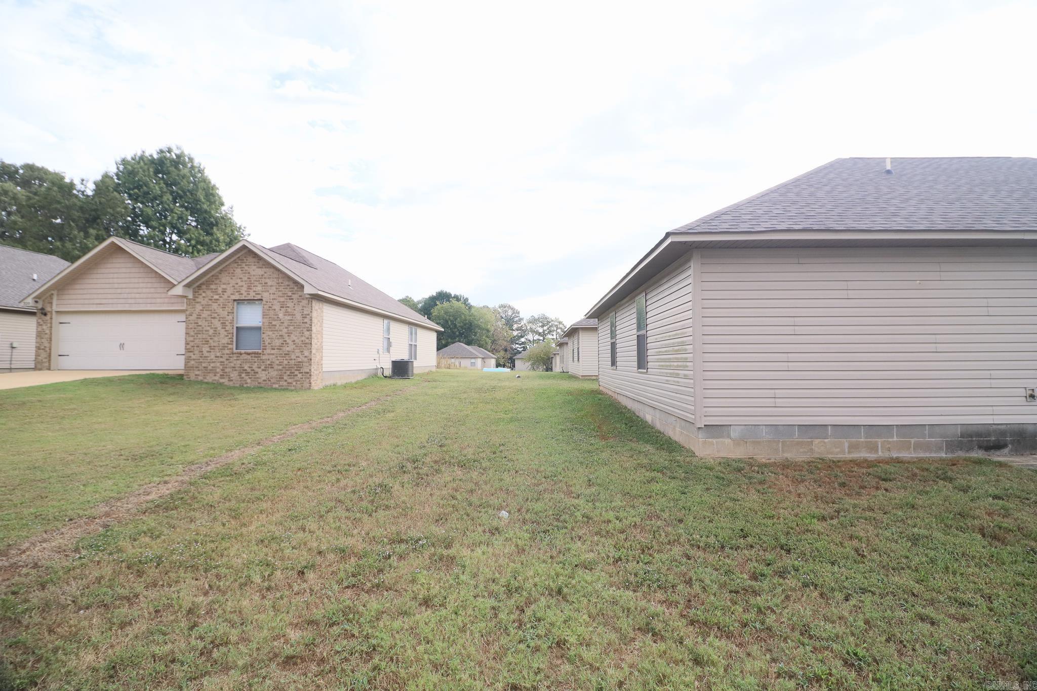 318 W School Street Property Photo 37