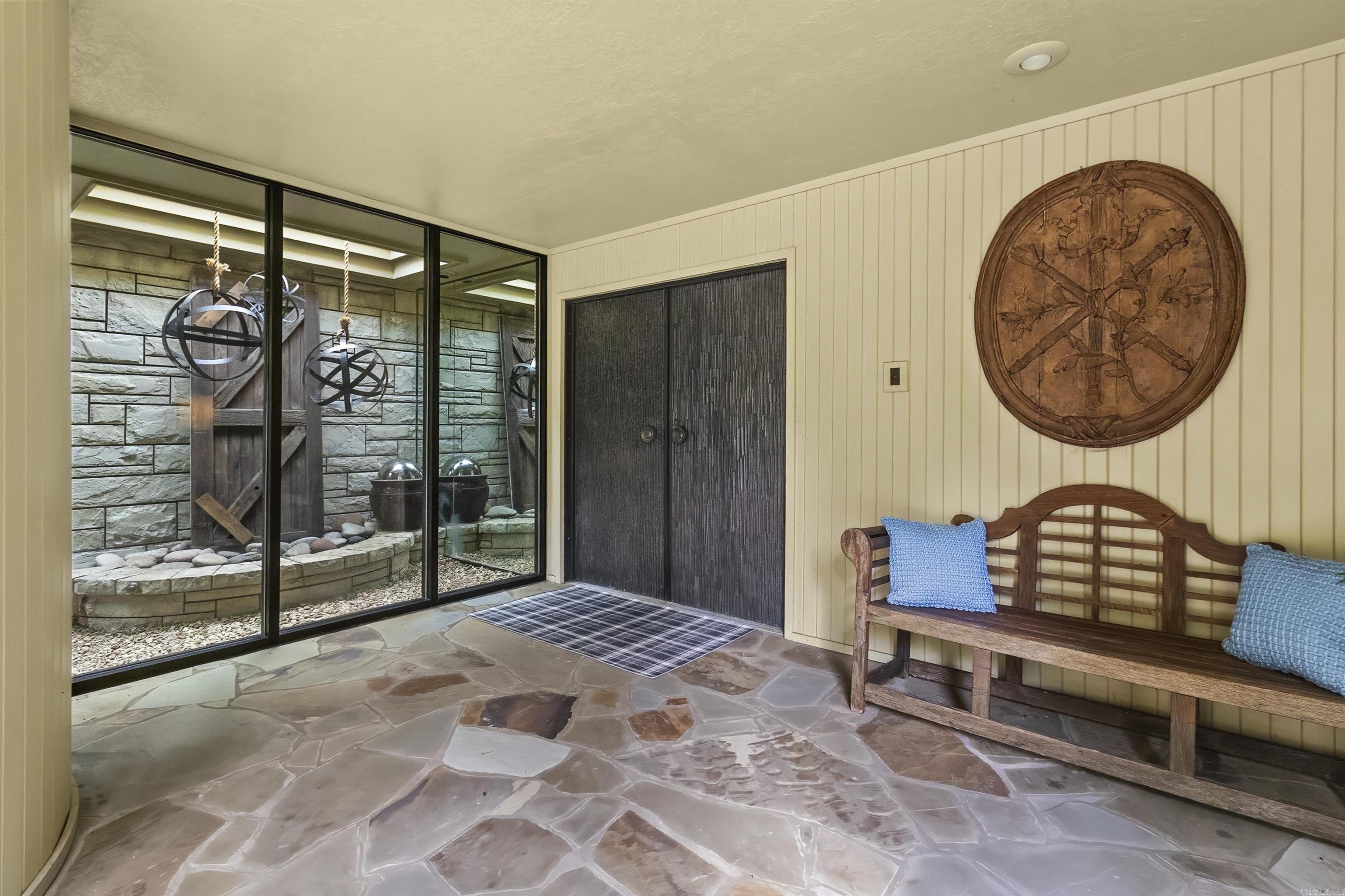 2702 Stonehedge Drive Property Photo 4