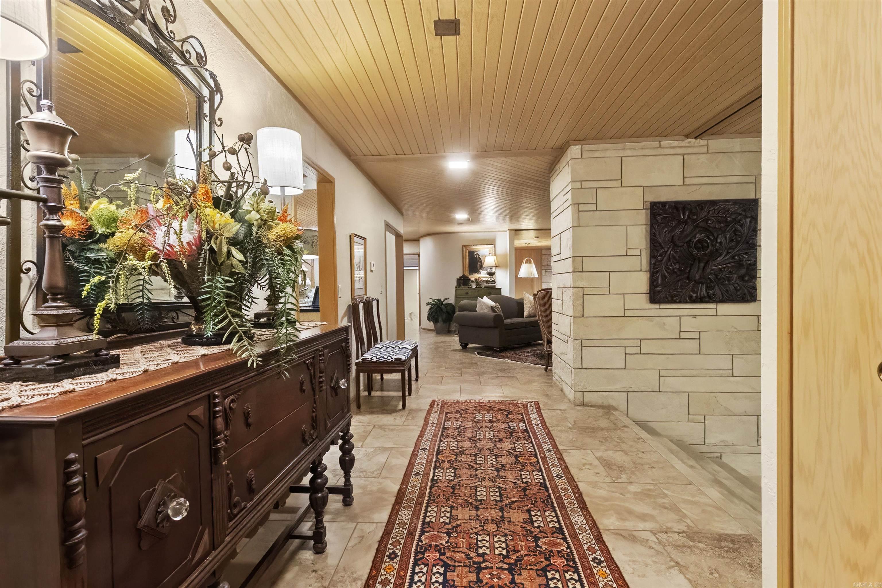 2702 Stonehedge Drive Property Photo 5