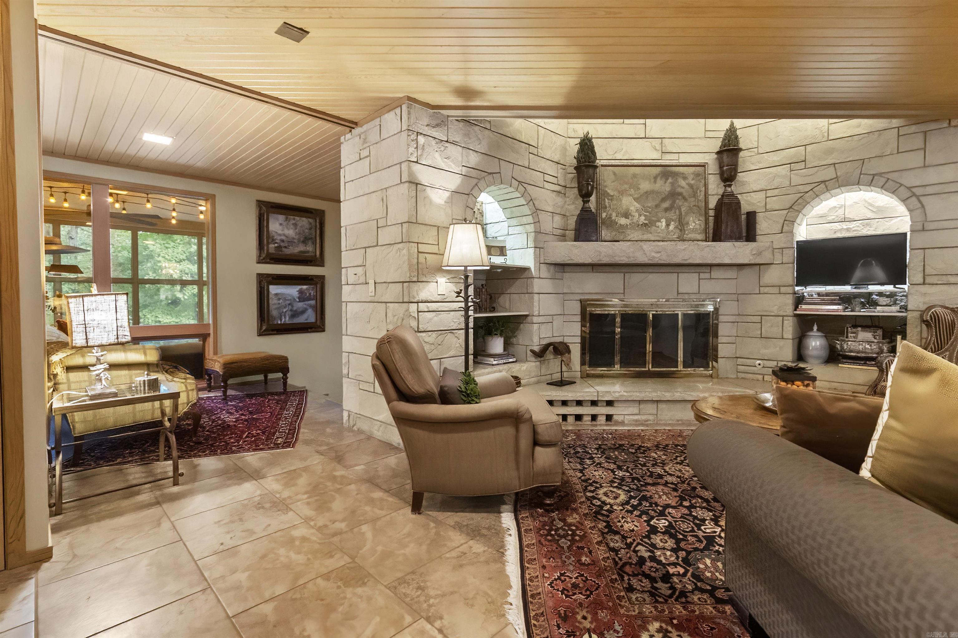 2702 Stonehedge Drive Property Photo 17