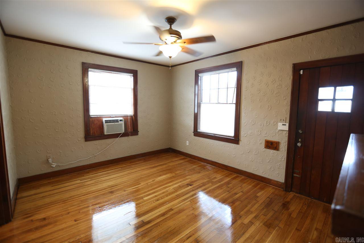 301 Thayer Street B Property Photo 4