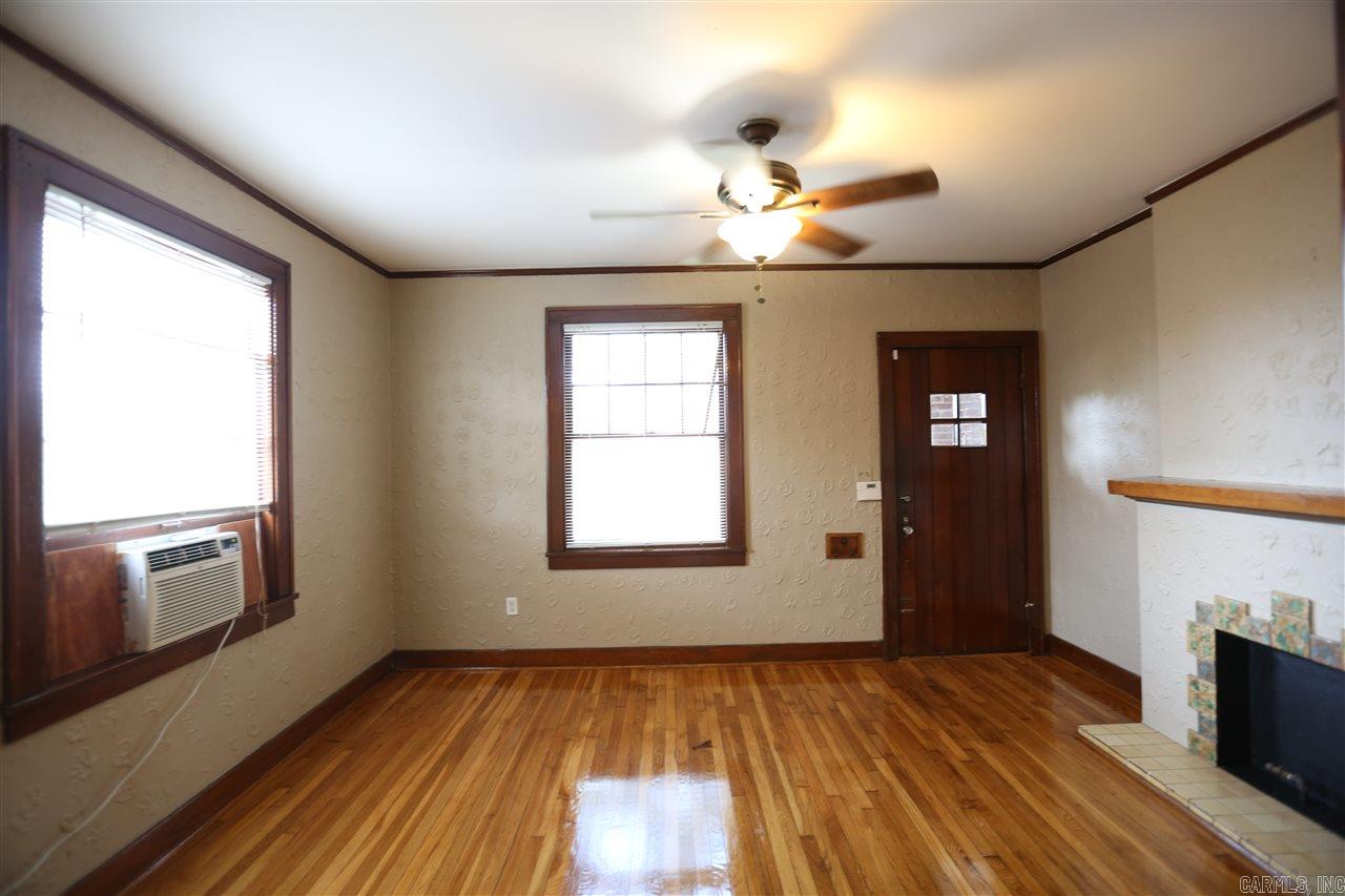 301 Thayer Street B Property Photo 5