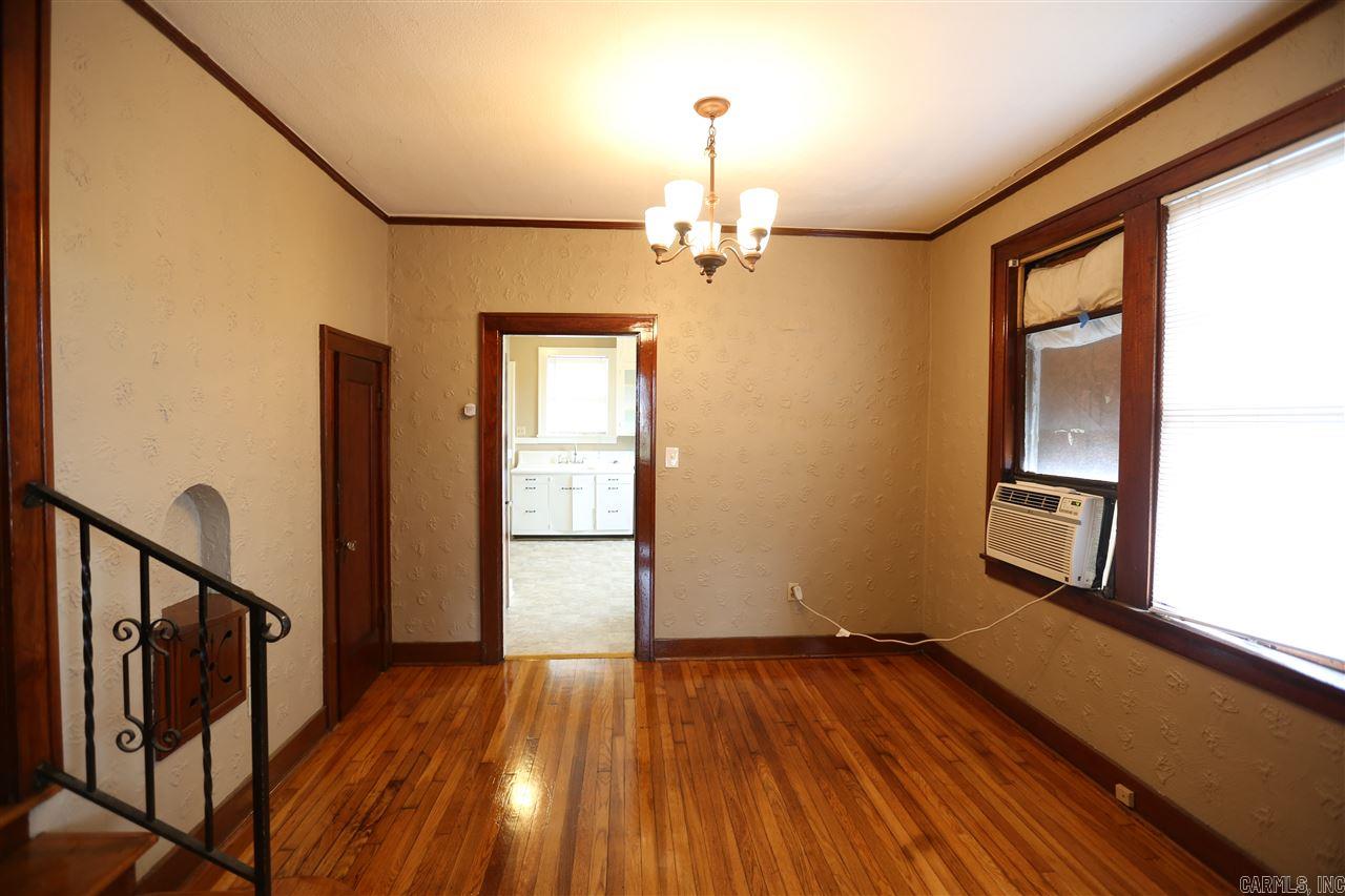 301 Thayer Street B Property Photo 6