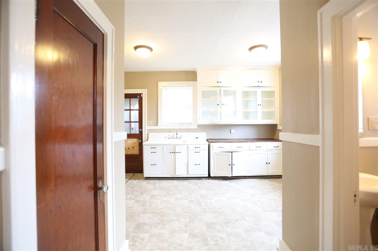 301 Thayer Street B Property Photo 12