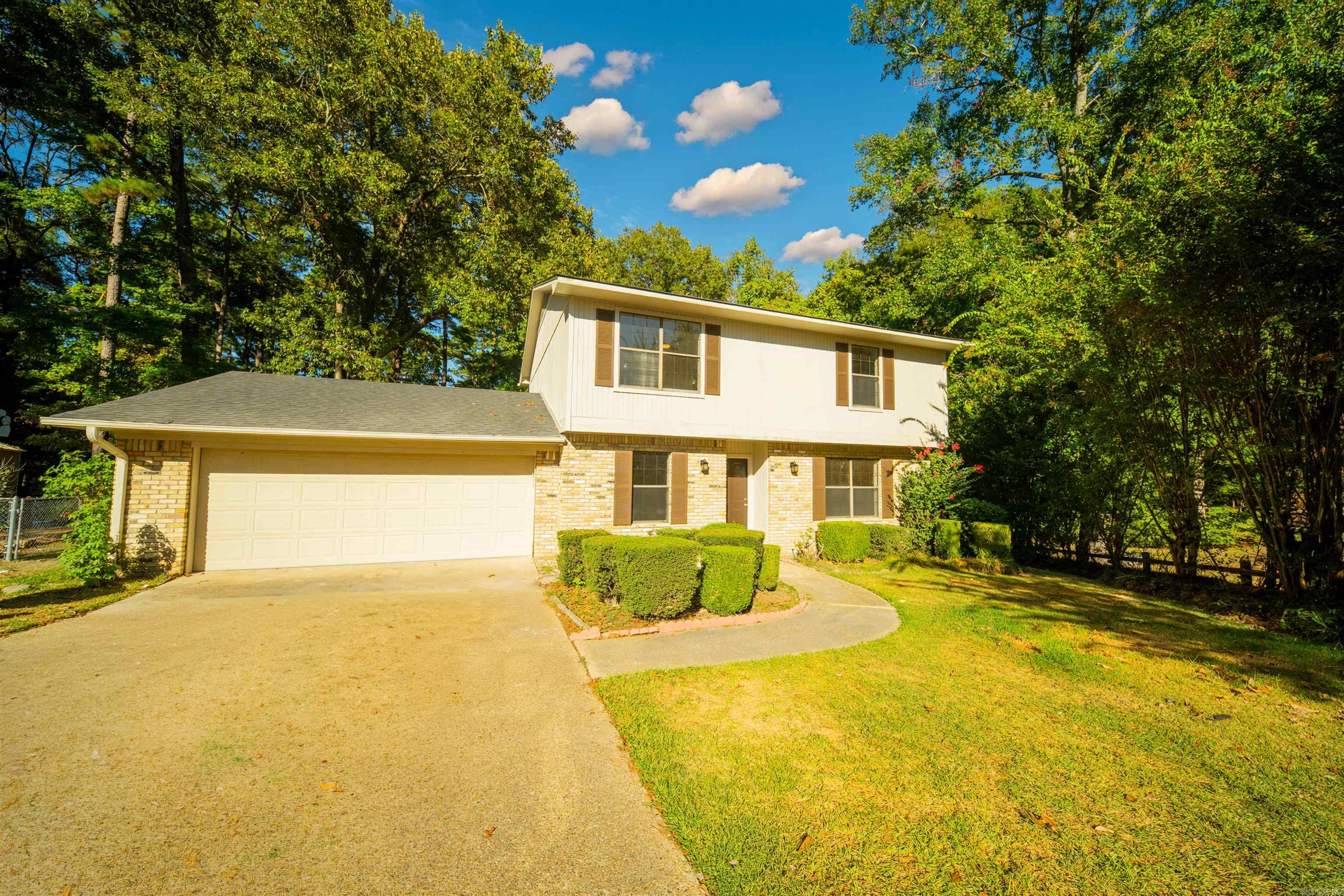 1910 Ridgewood Dr Property Photo 2