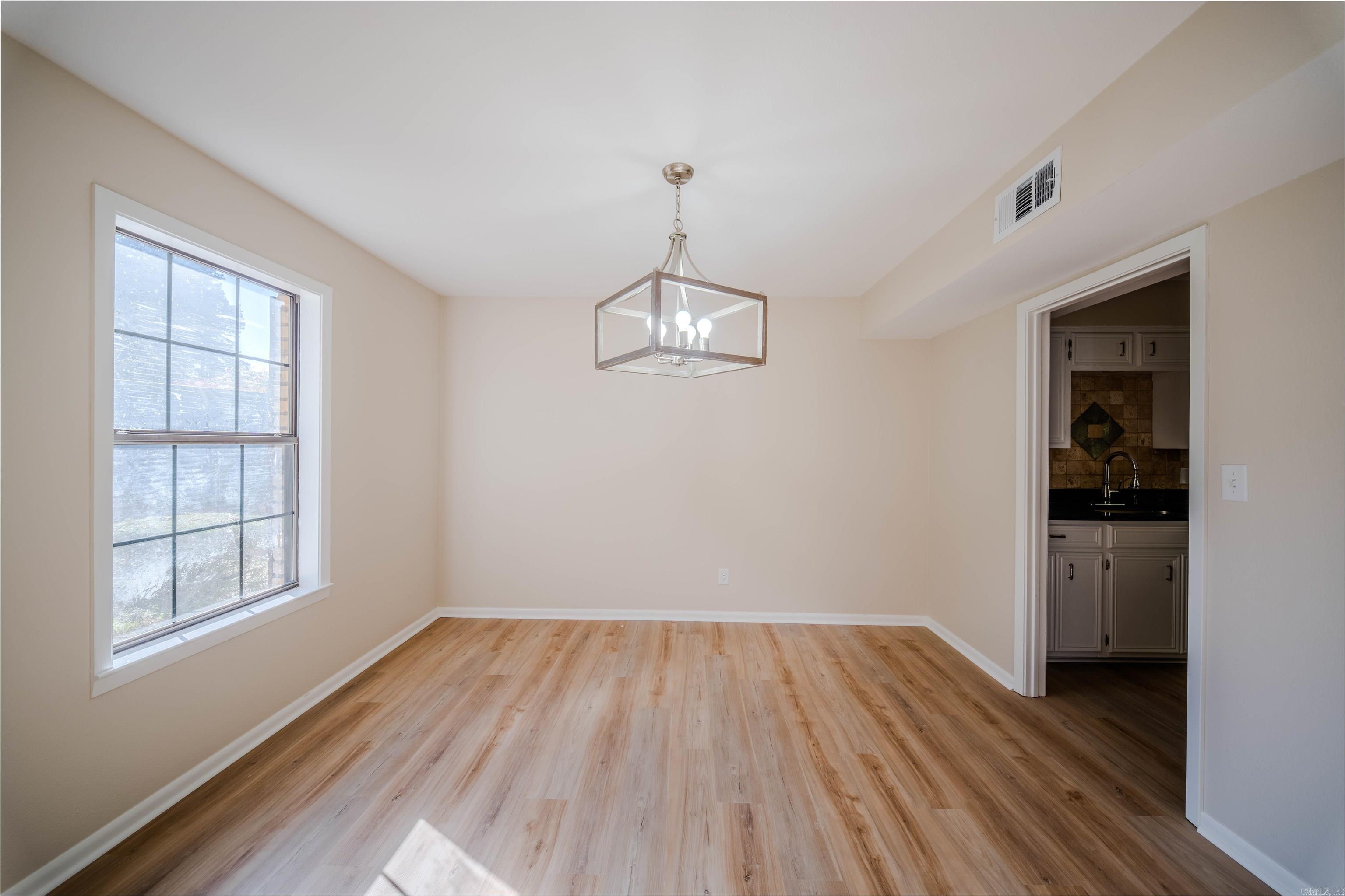 1910 Ridgewood Dr Property Photo 5