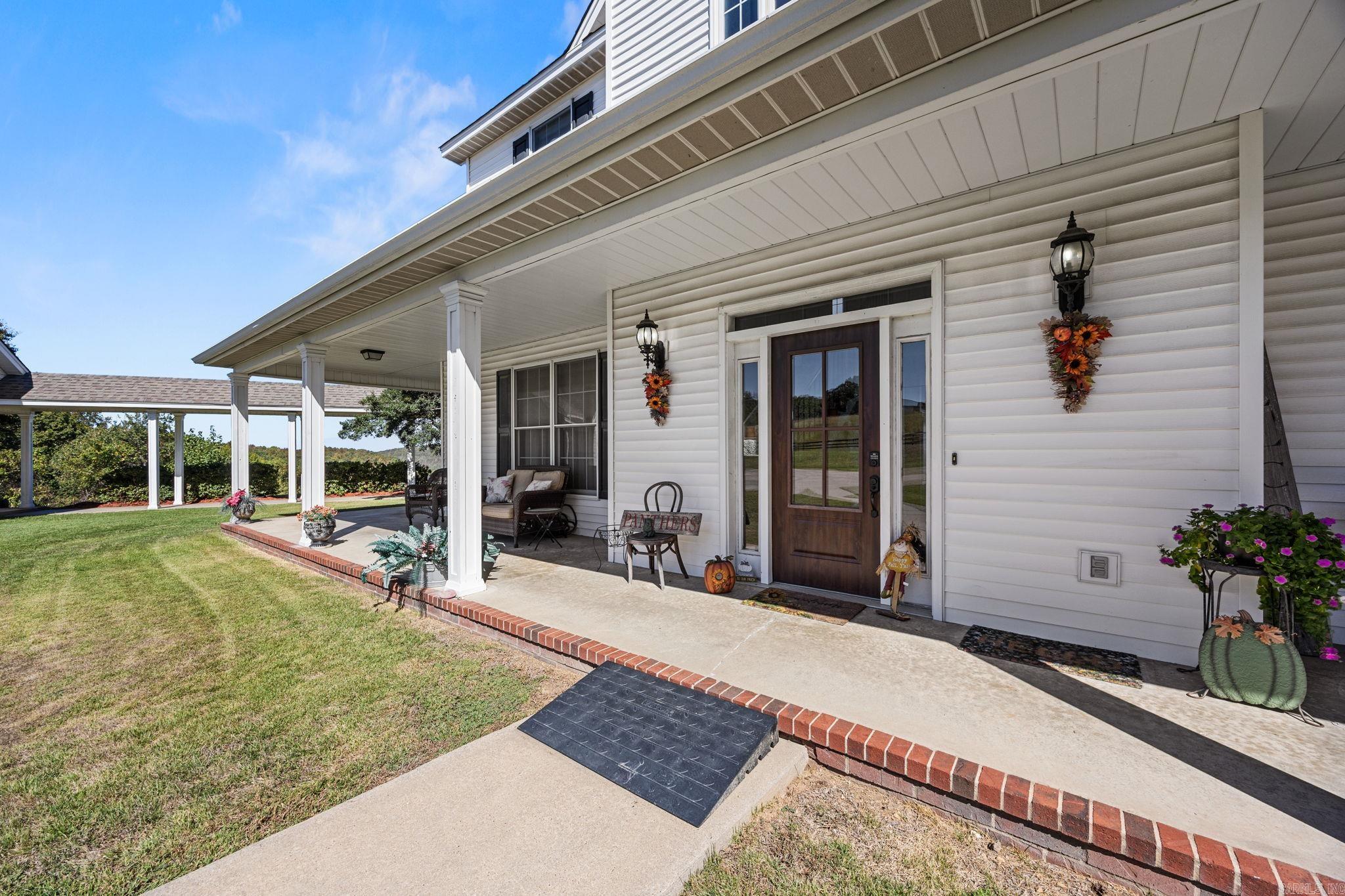 200 Clampett Lane Property Photo 4