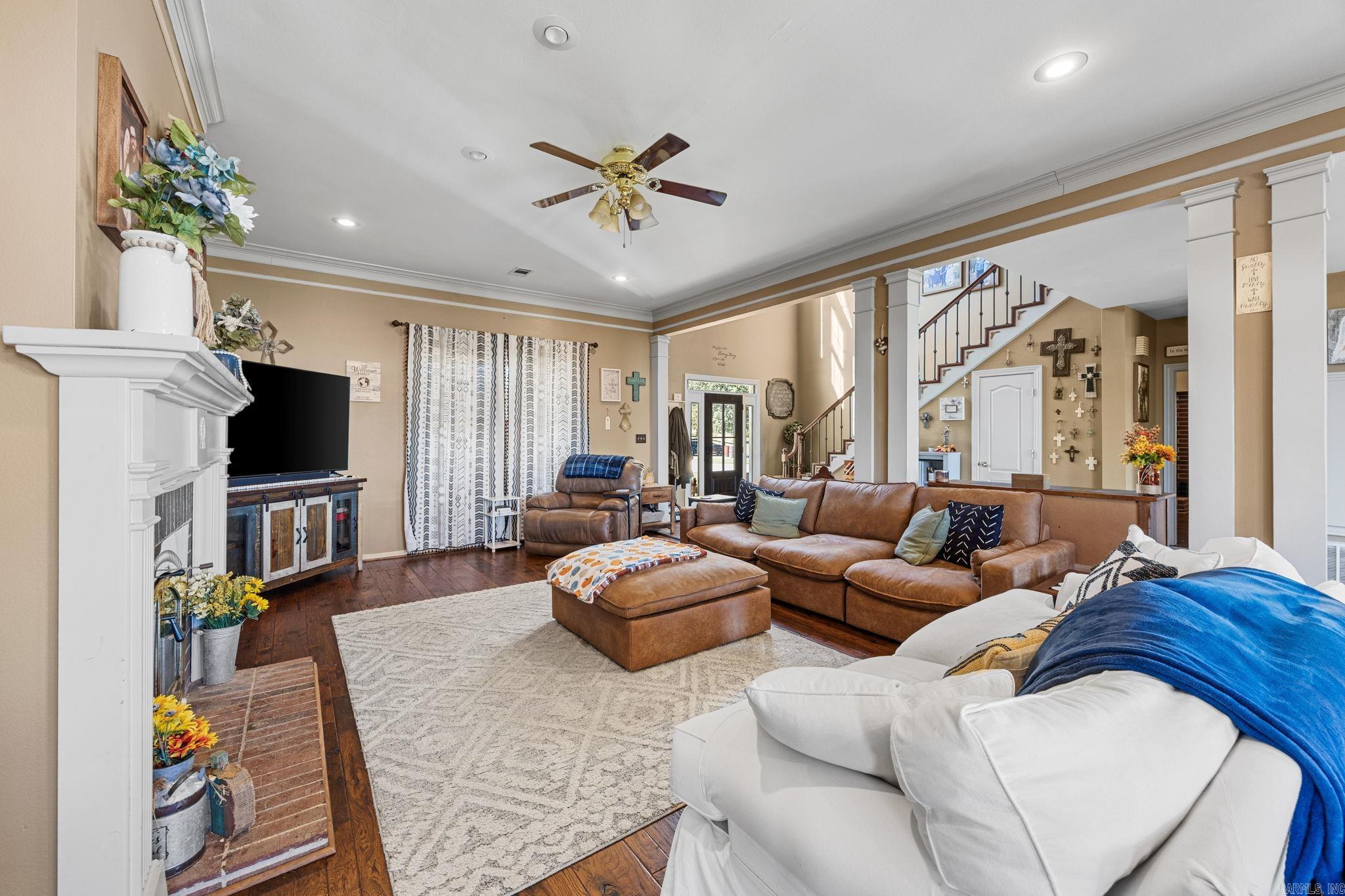 200 Clampett Lane Property Photo 8