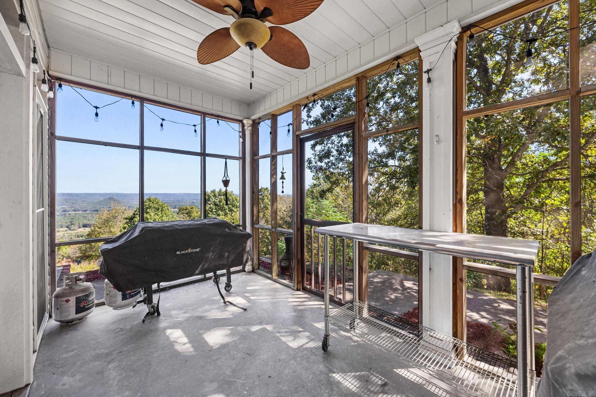 200 Clampett Lane Property Photo 10