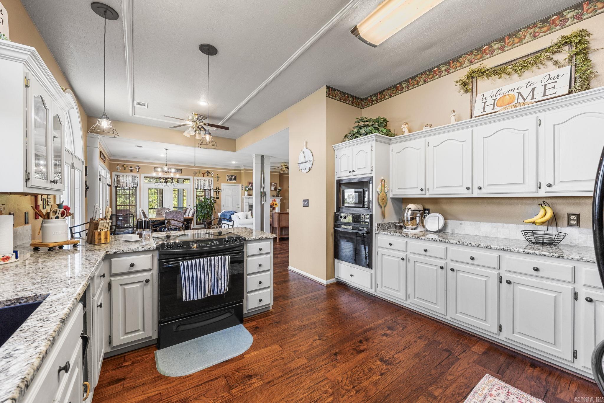 200 Clampett Lane Property Photo 13