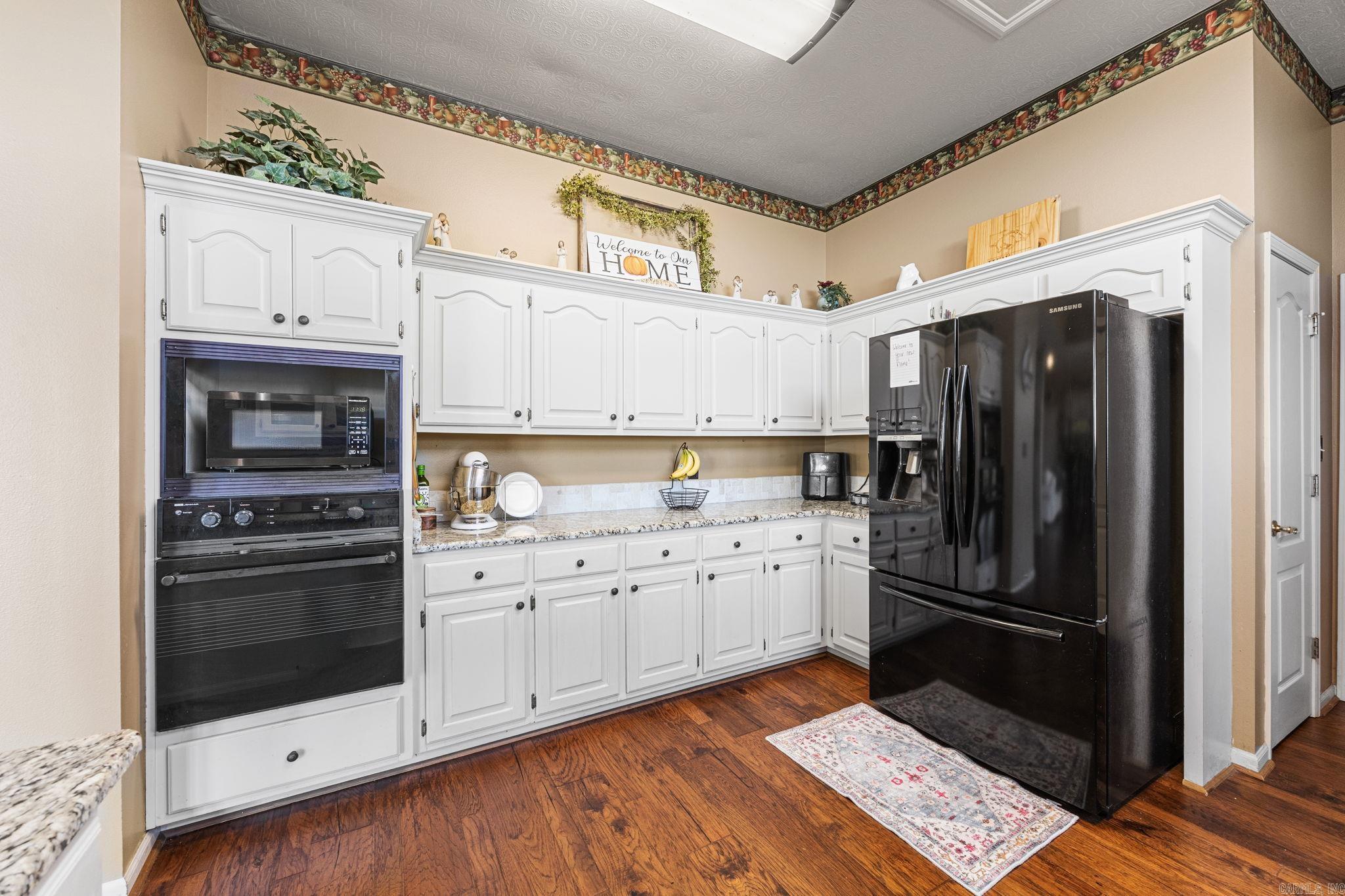 200 Clampett Lane Property Photo 16