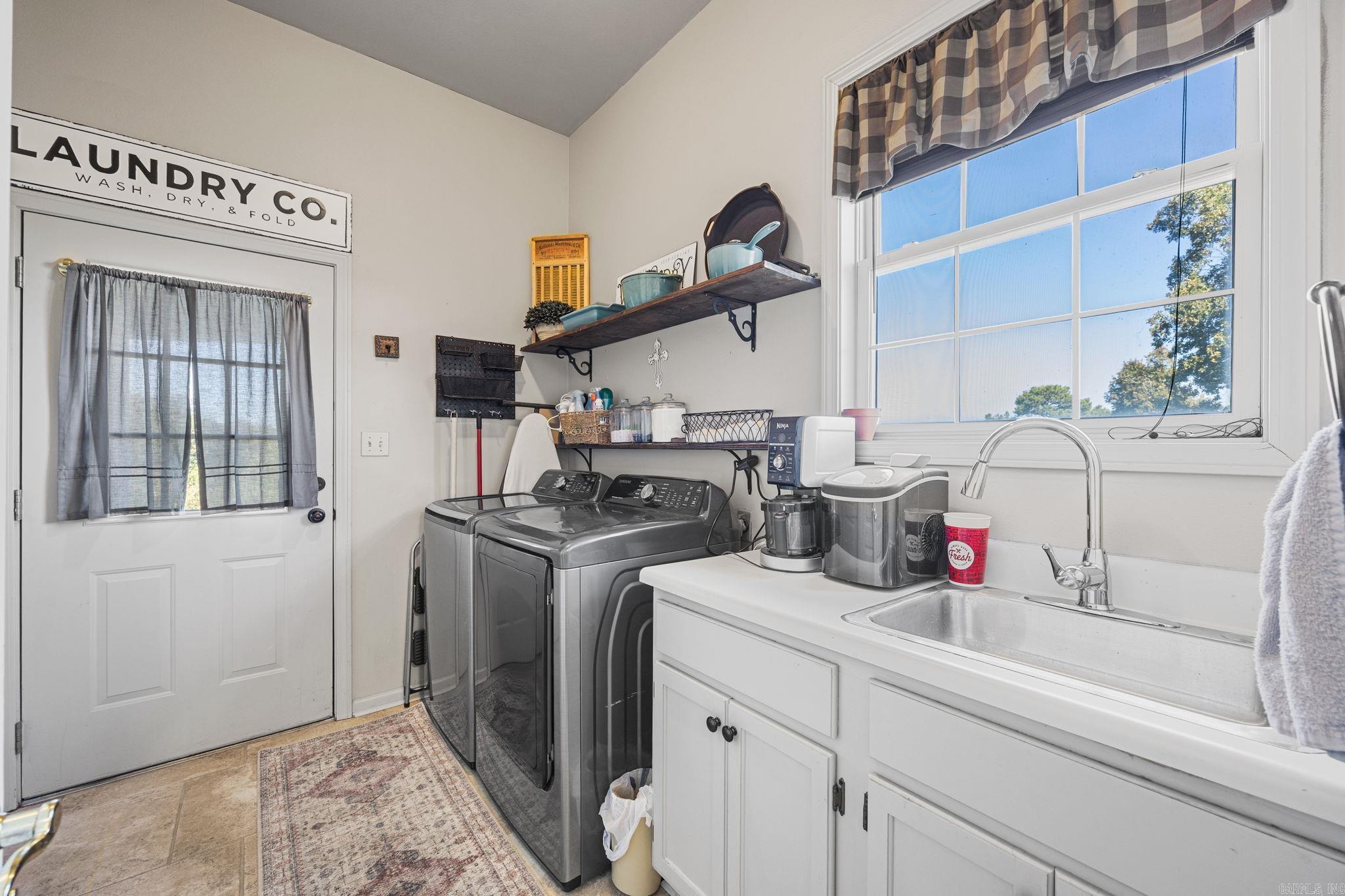 200 Clampett Lane Property Photo 25