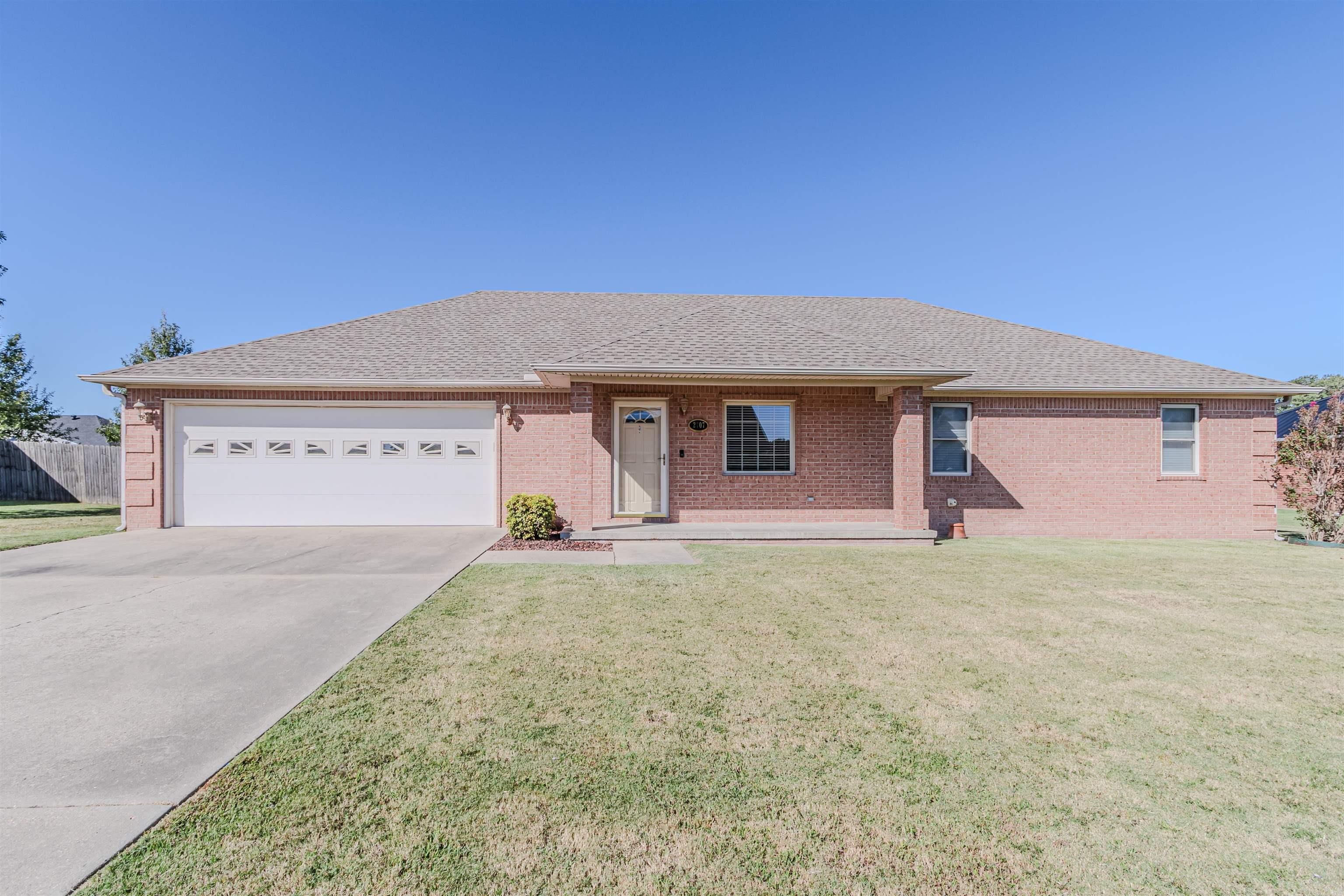 2707 Canterbury Property Photo 1