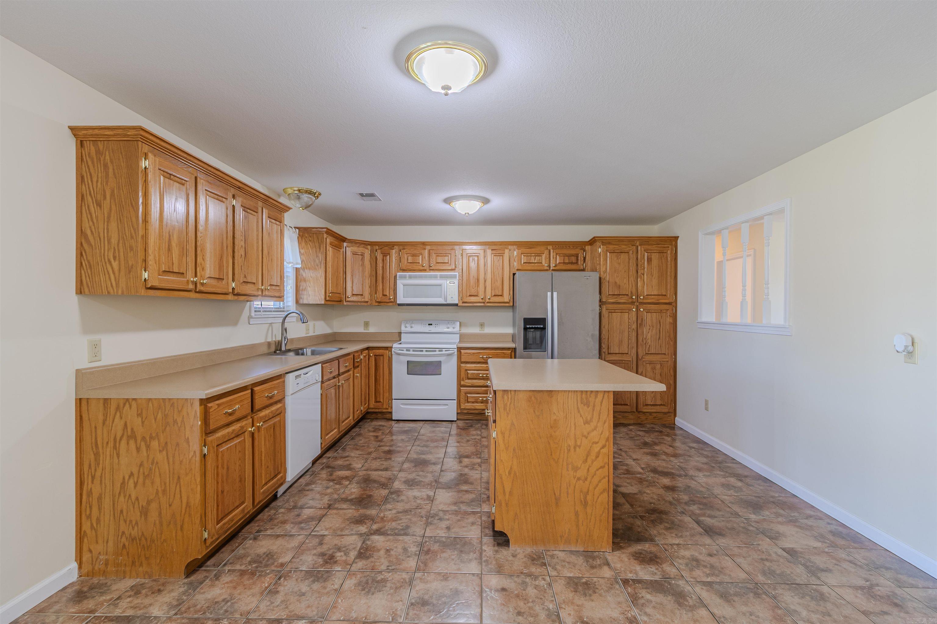 2707 Canterbury Property Photo 7