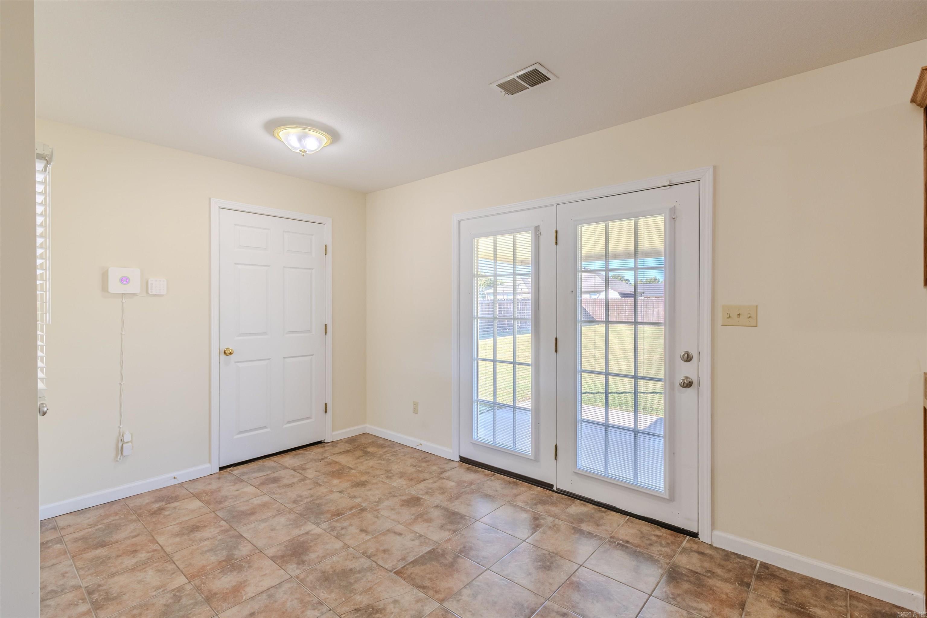 2707 Canterbury Property Photo 8
