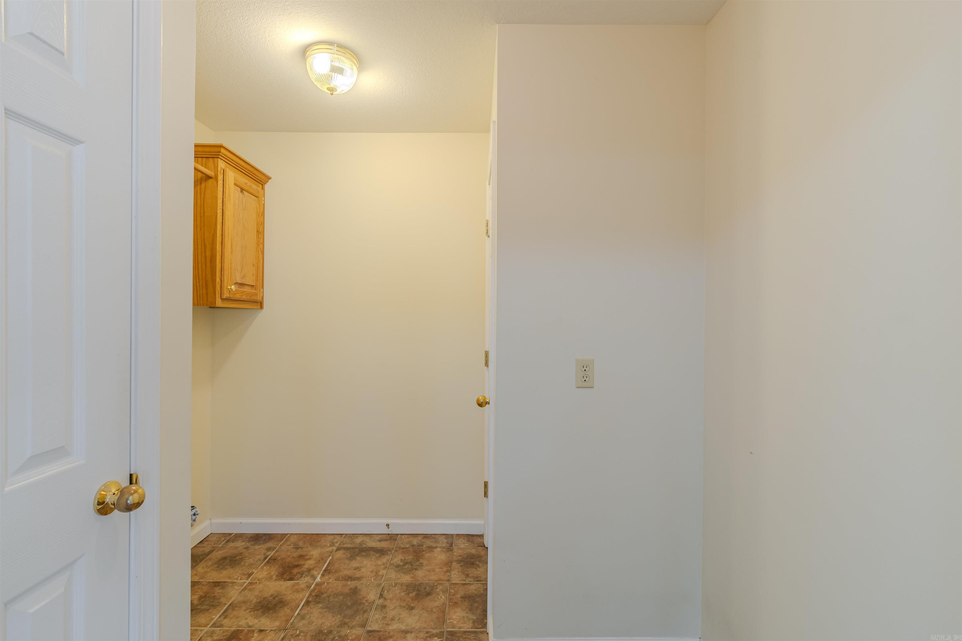 2707 Canterbury Property Photo 9