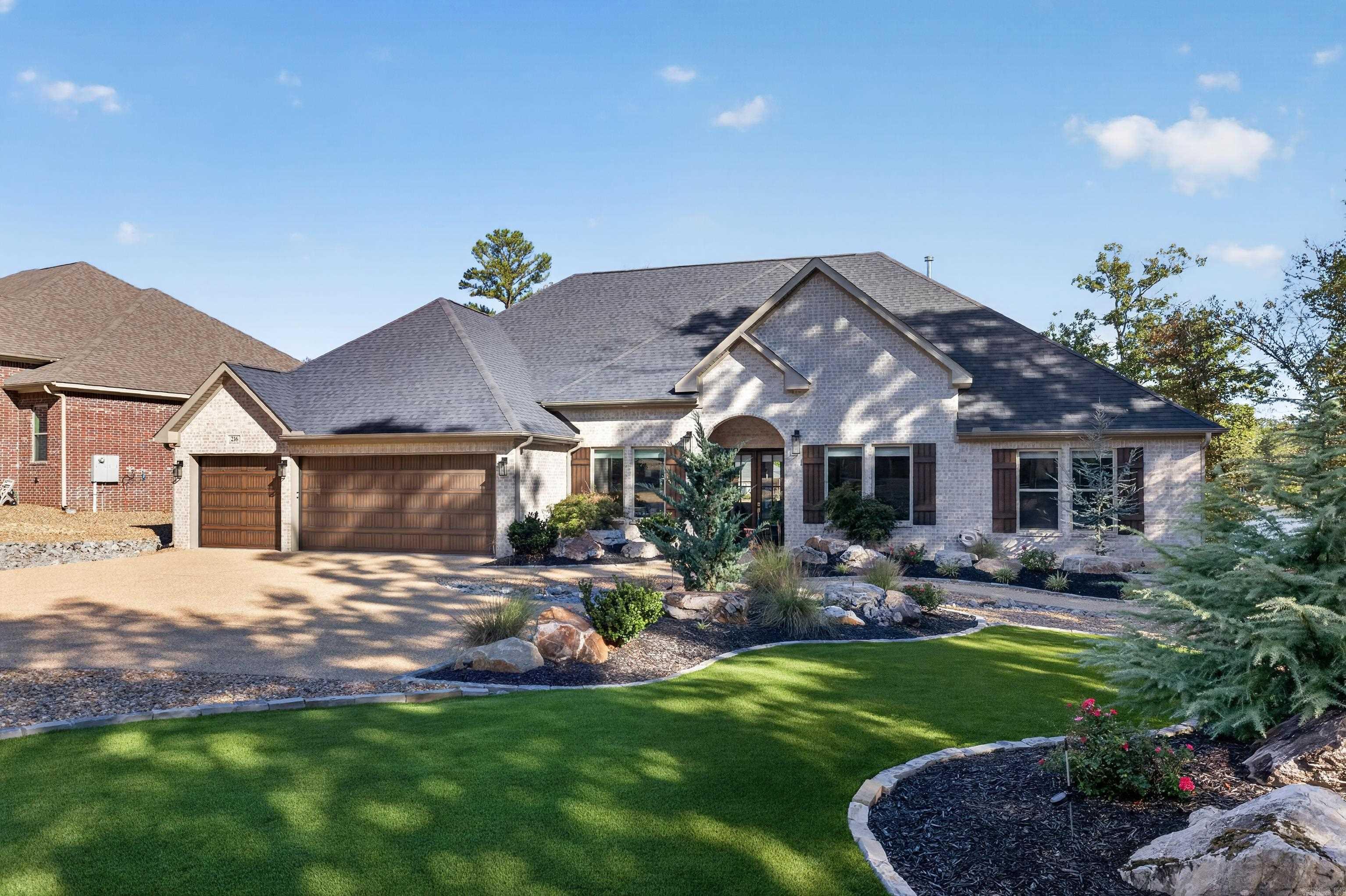 26040560 Property Photo 1