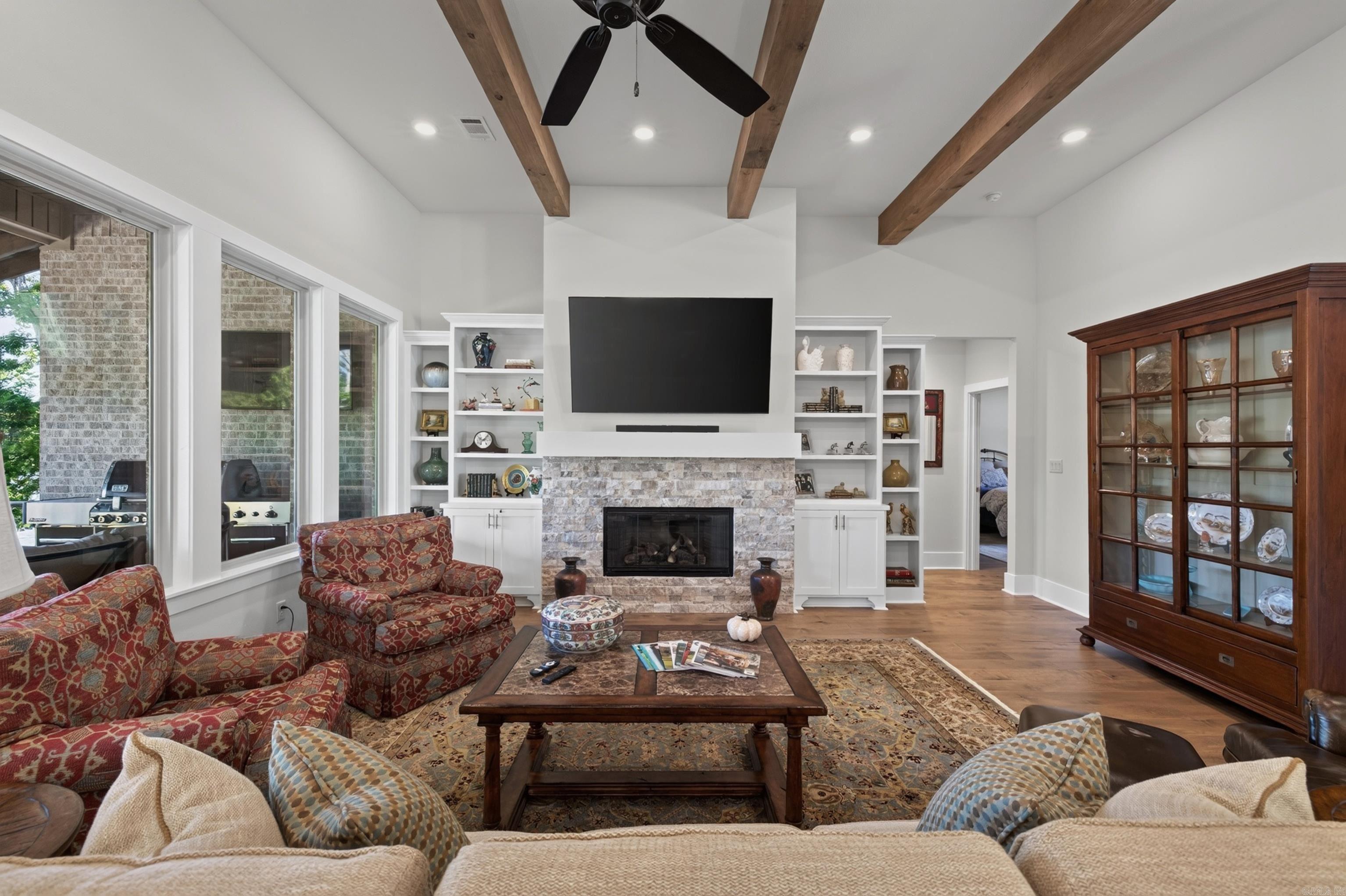 26040560 Property Photo 10
