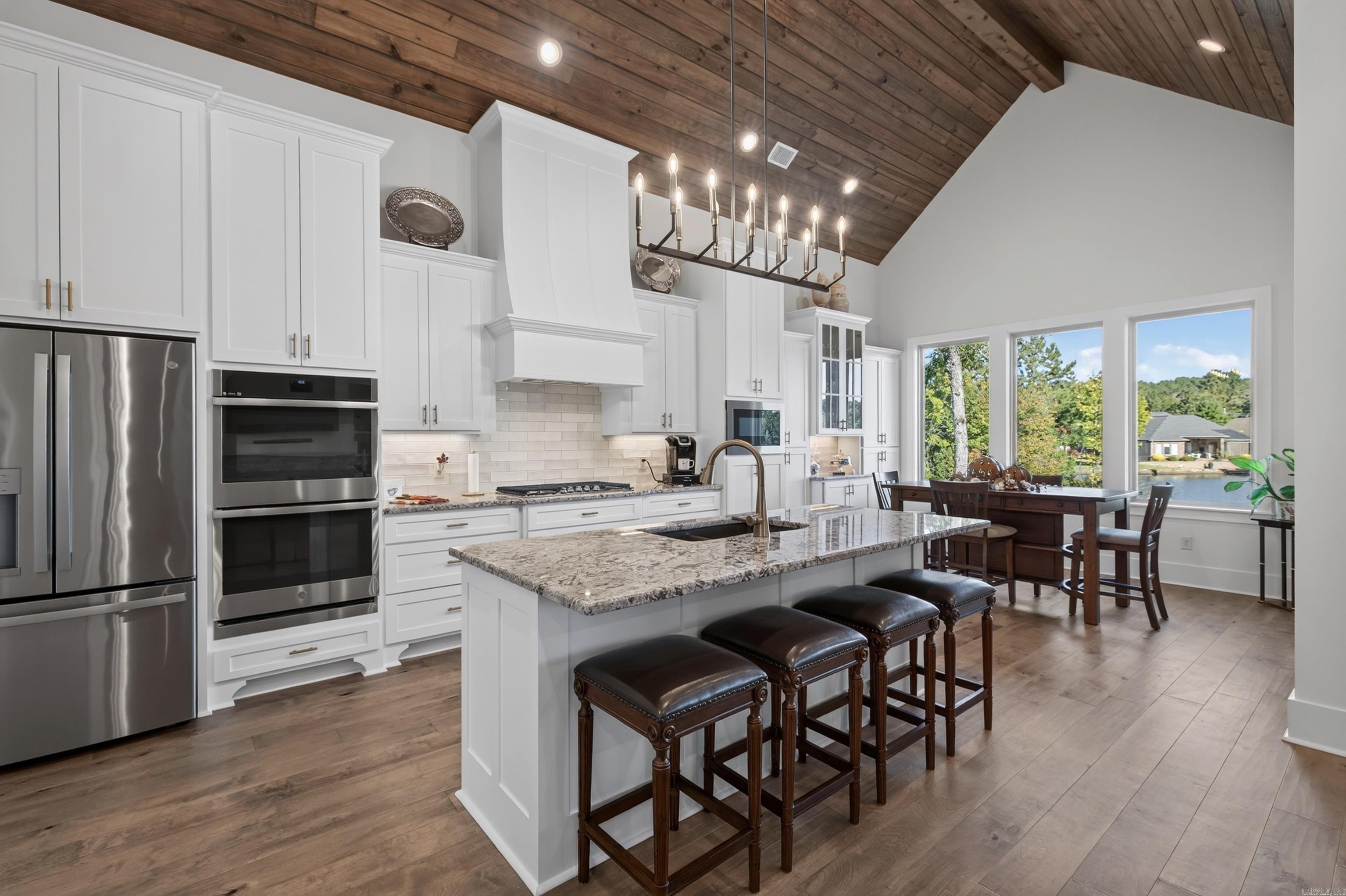 26040560 Property Photo 13