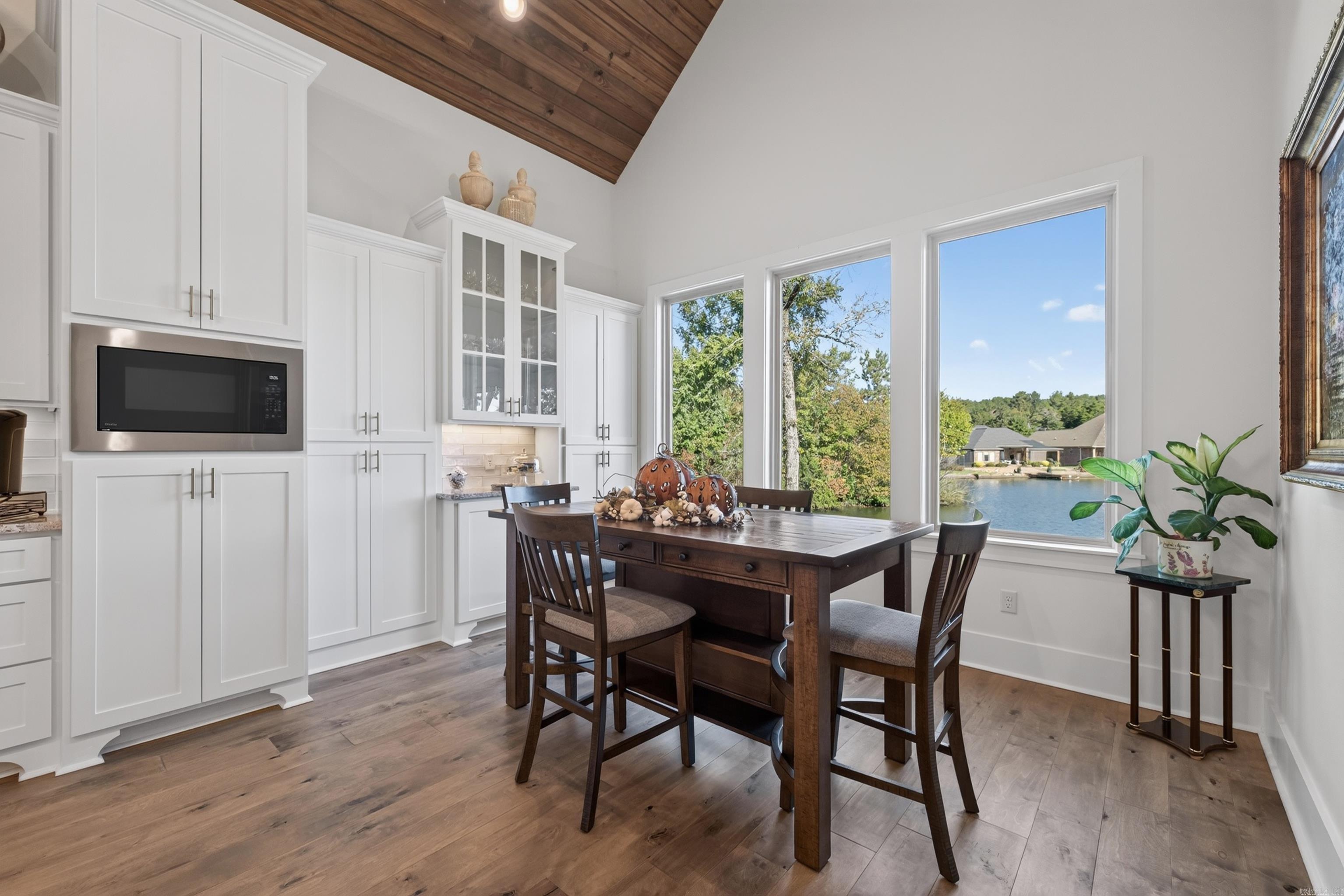 26040560 Property Photo 15