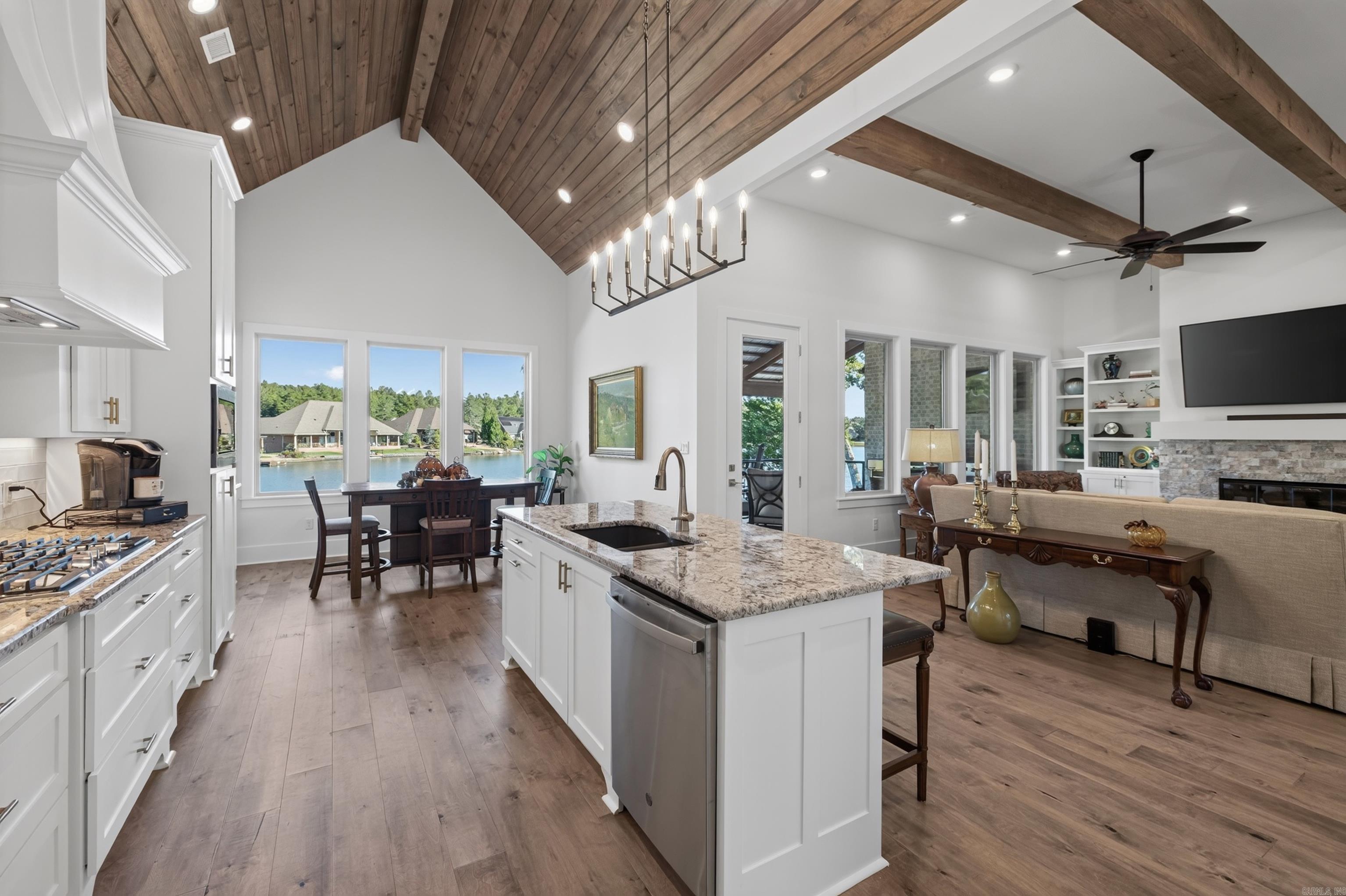 26040560 Property Photo 17