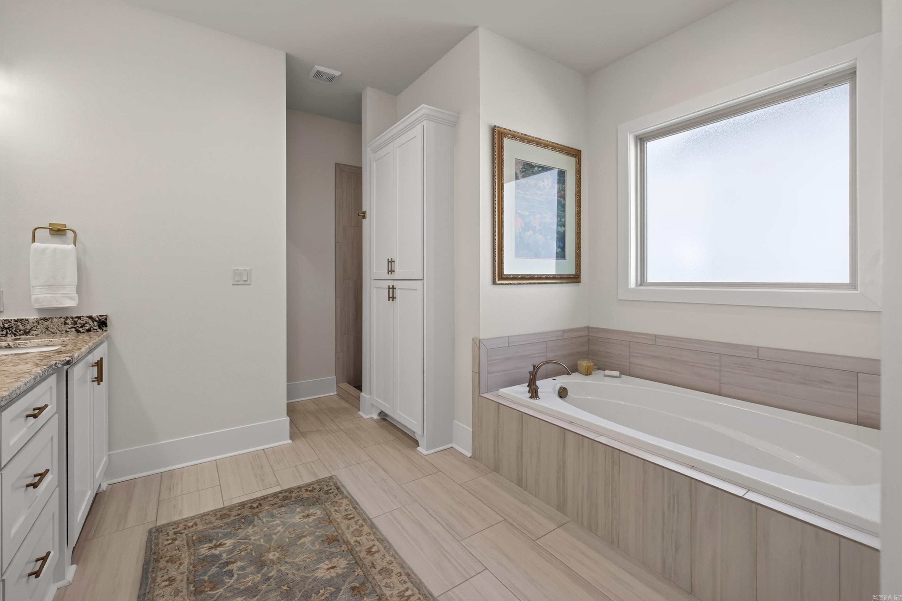 26040560 Property Photo 20