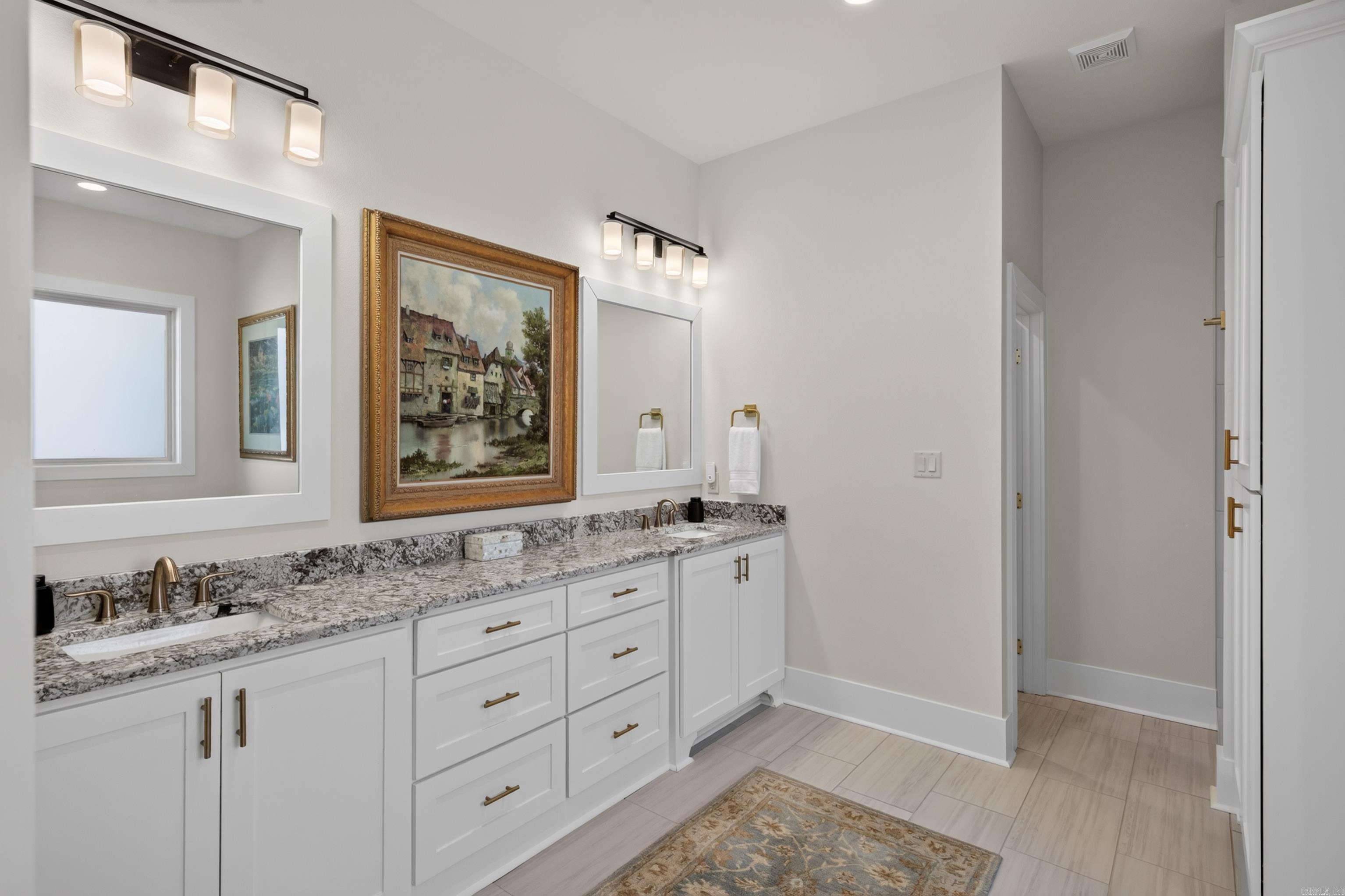26040560 Property Photo 21