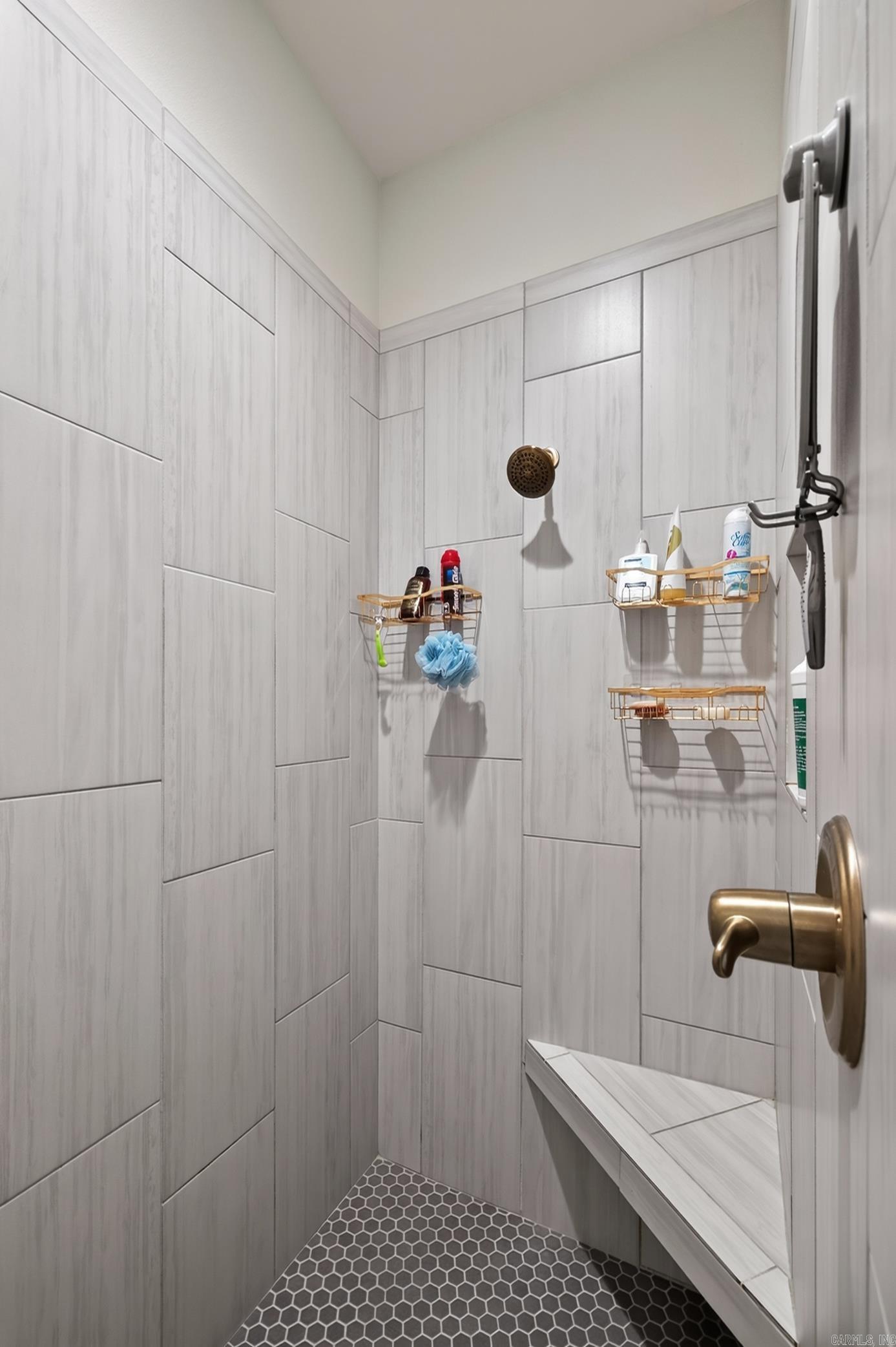 26040560 Property Photo 22