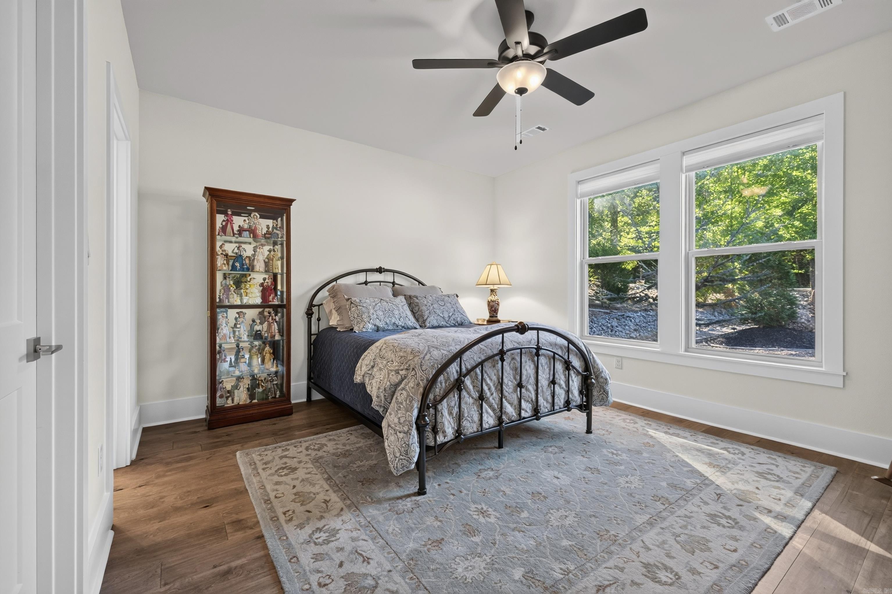 26040560 Property Photo 23