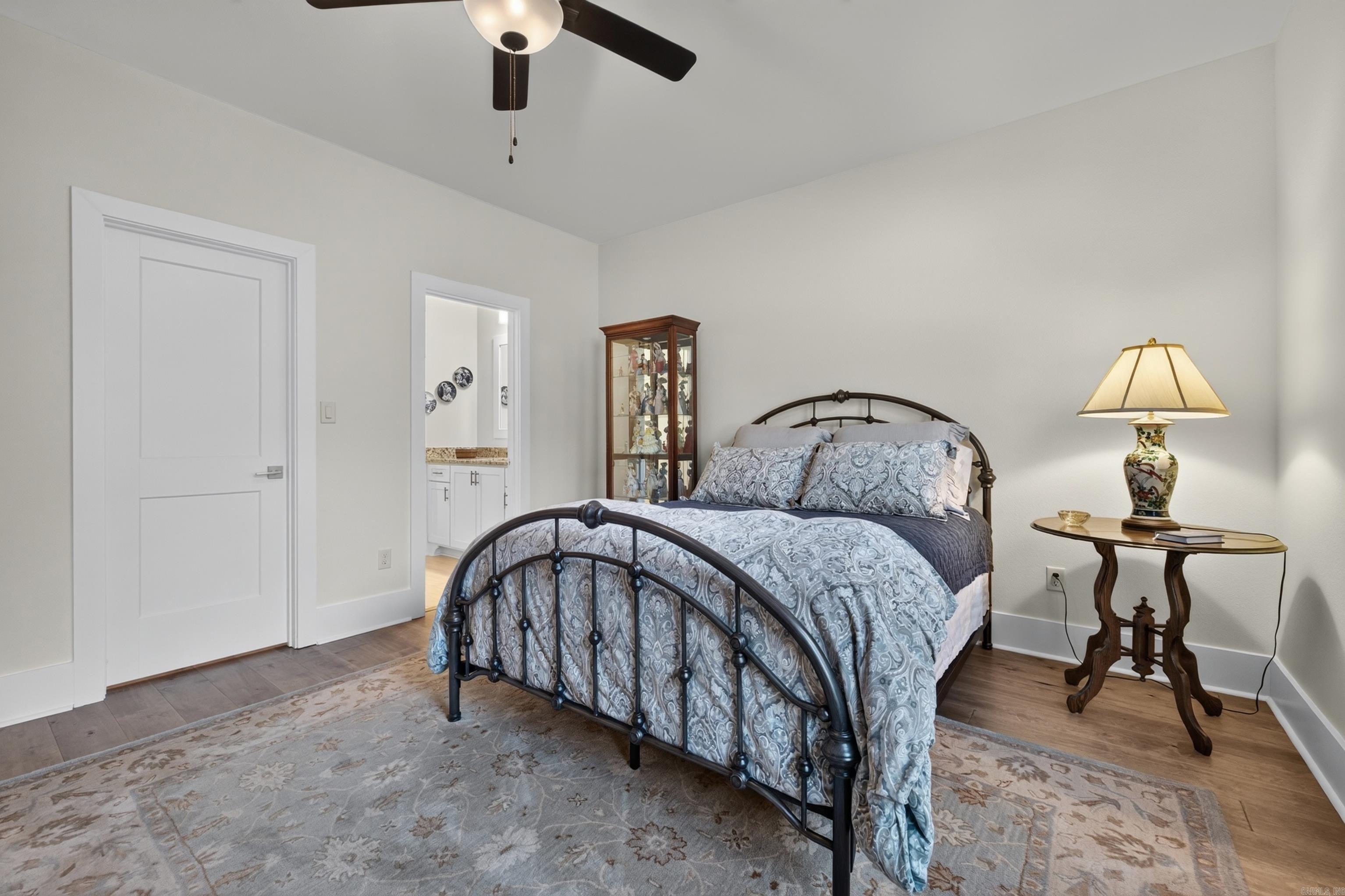 26040560 Property Photo 24