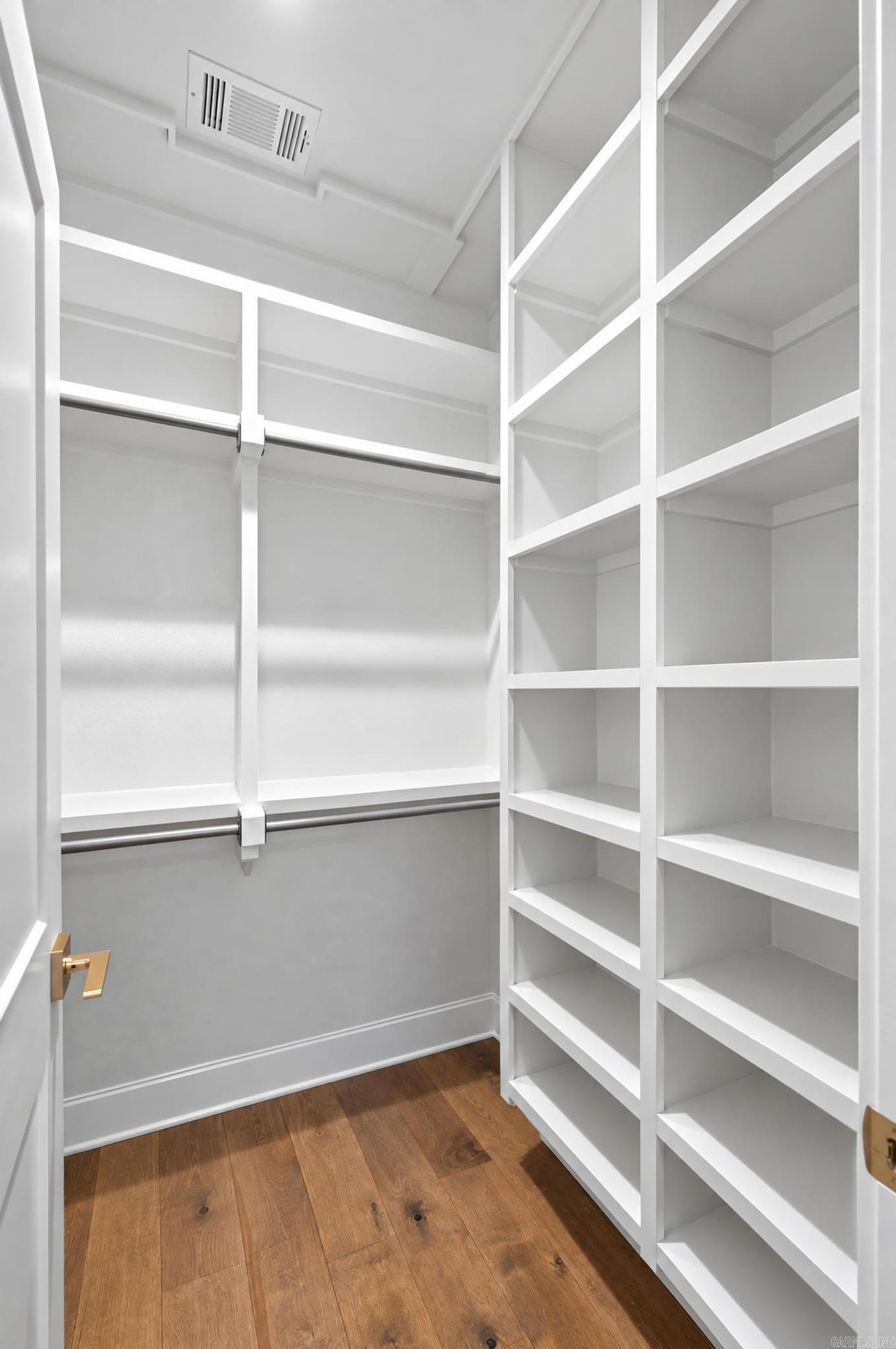 26040560 Property Photo 25