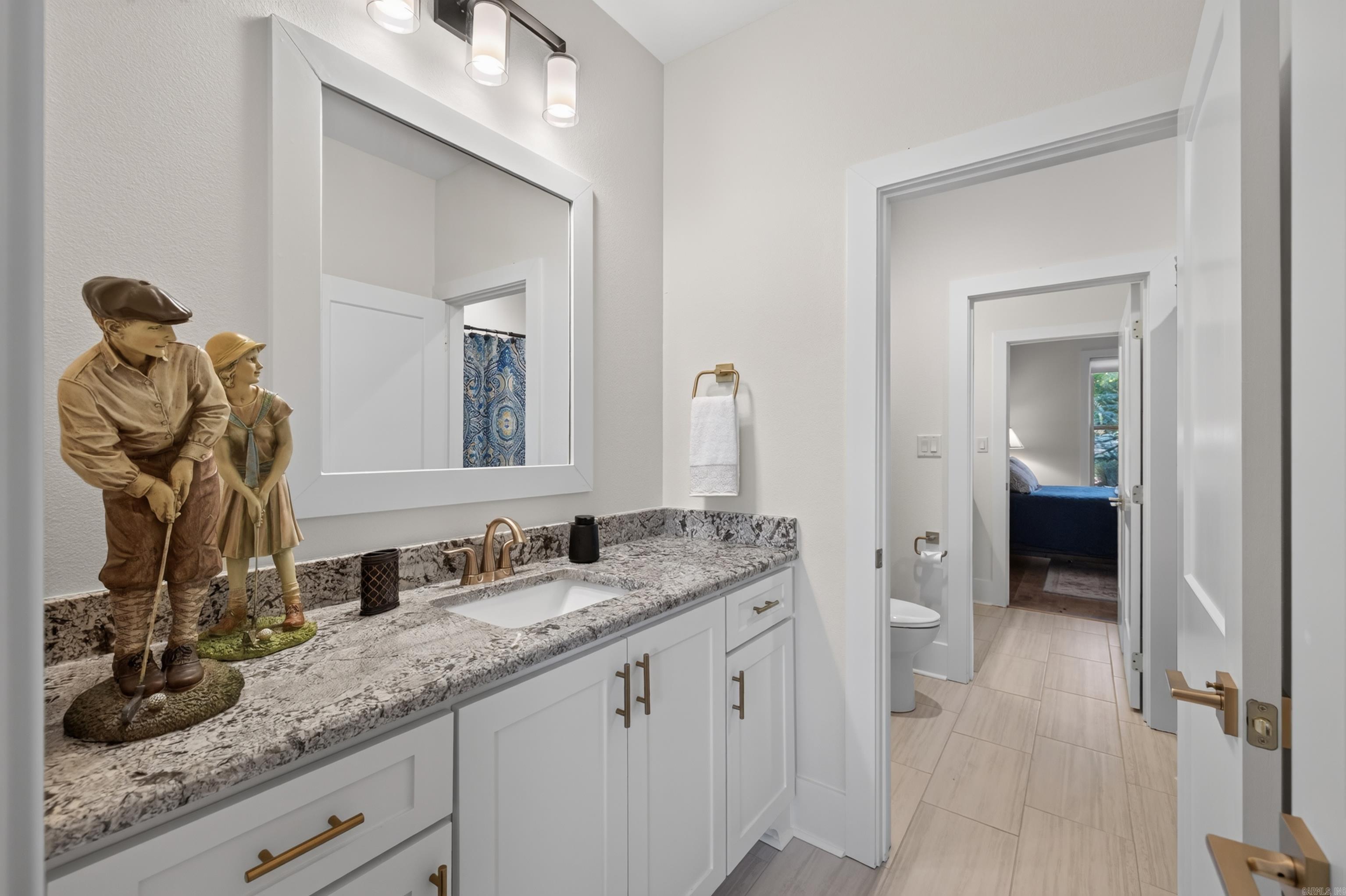 26040560 Property Photo 28