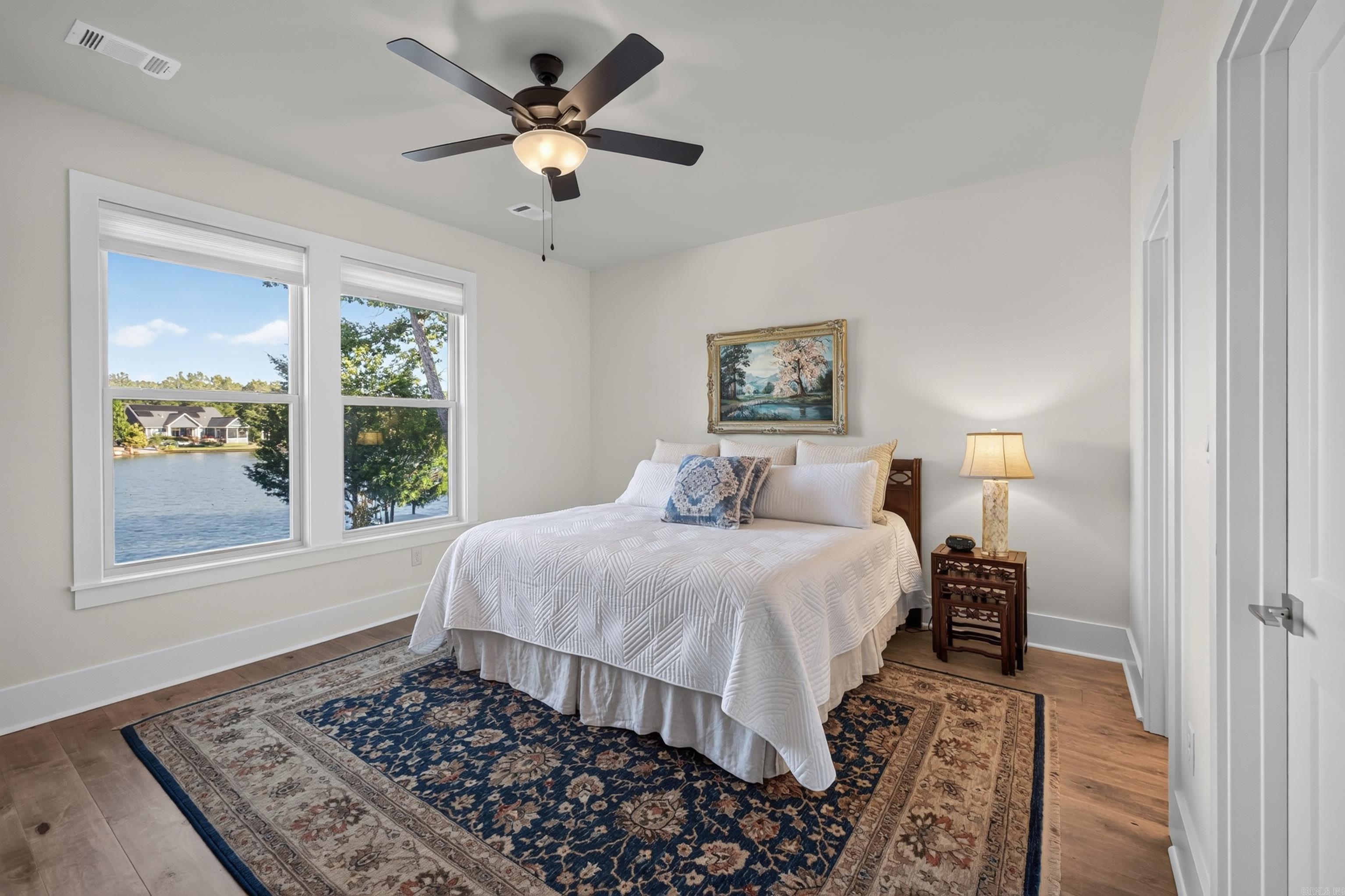 26040560 Property Photo 29