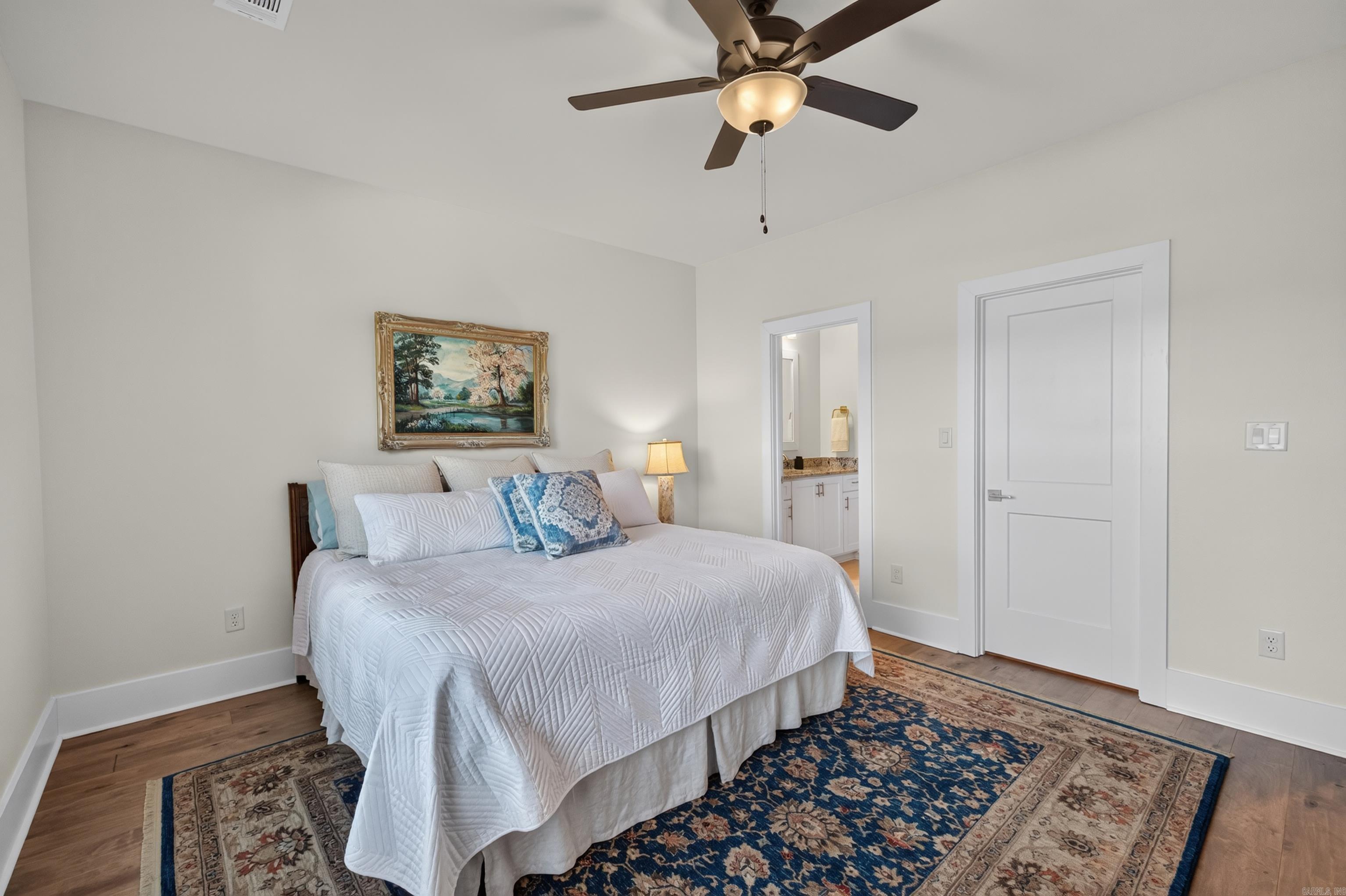26040560 Property Photo 30