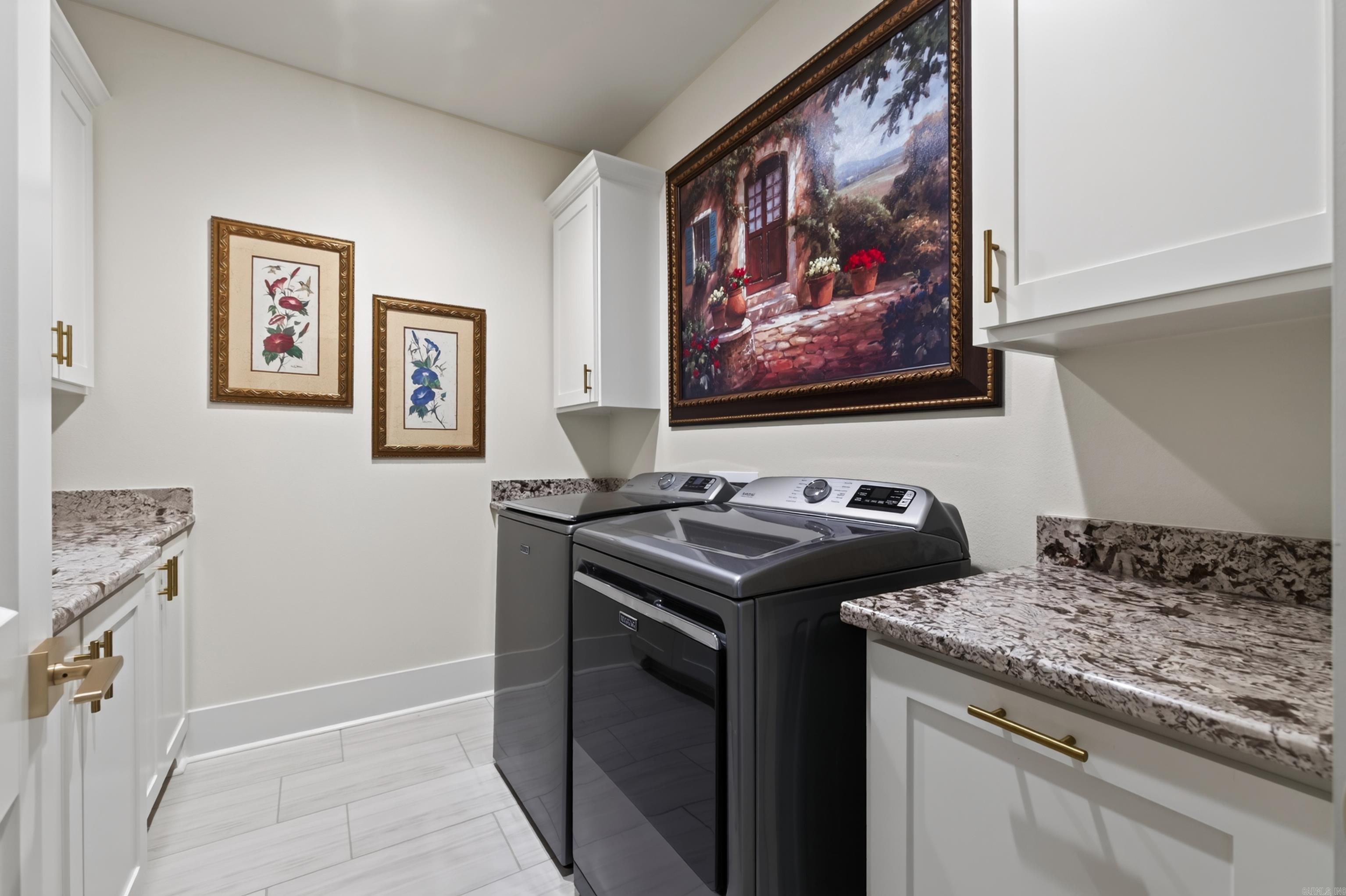26040560 Property Photo 31