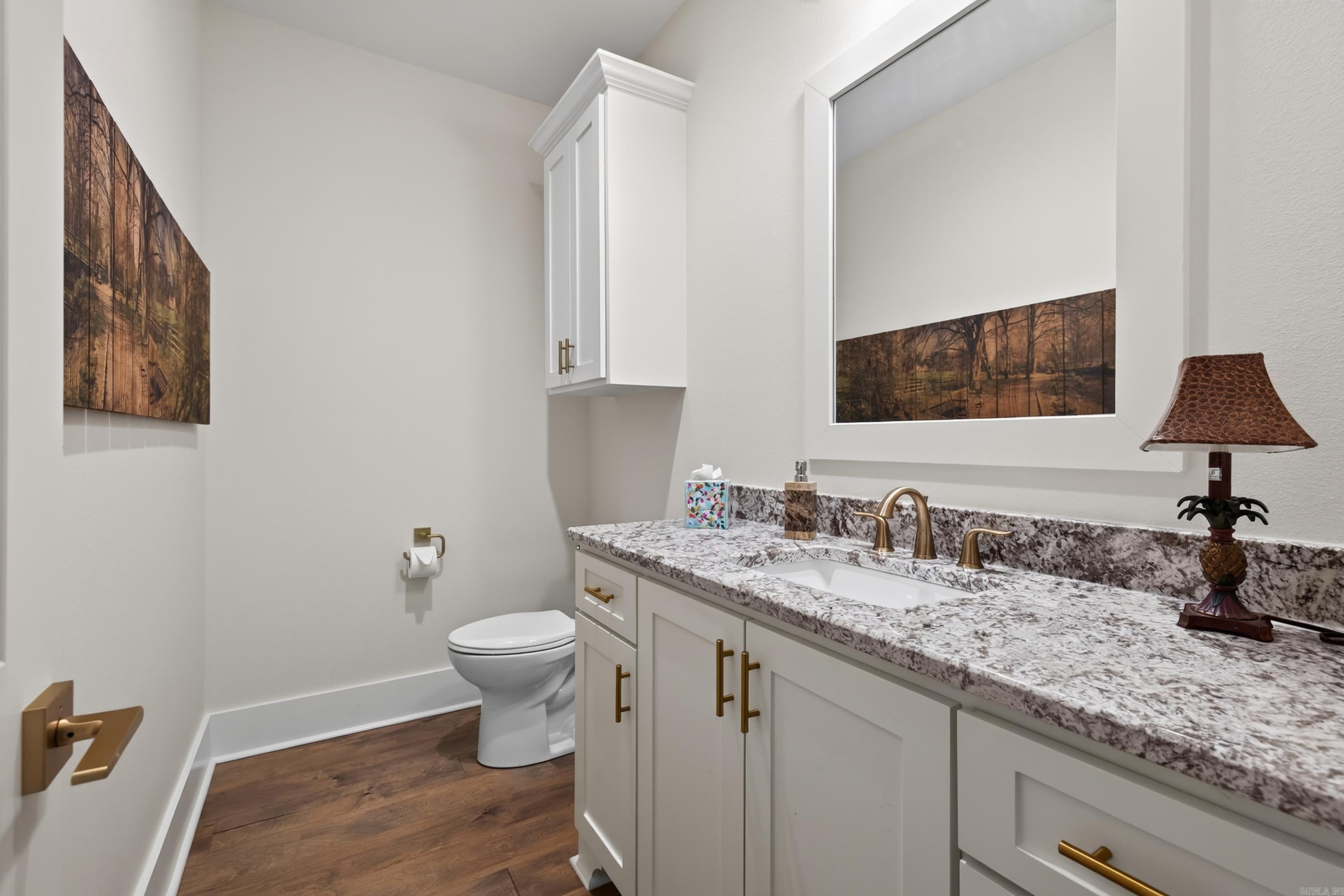 26040560 Property Photo 33