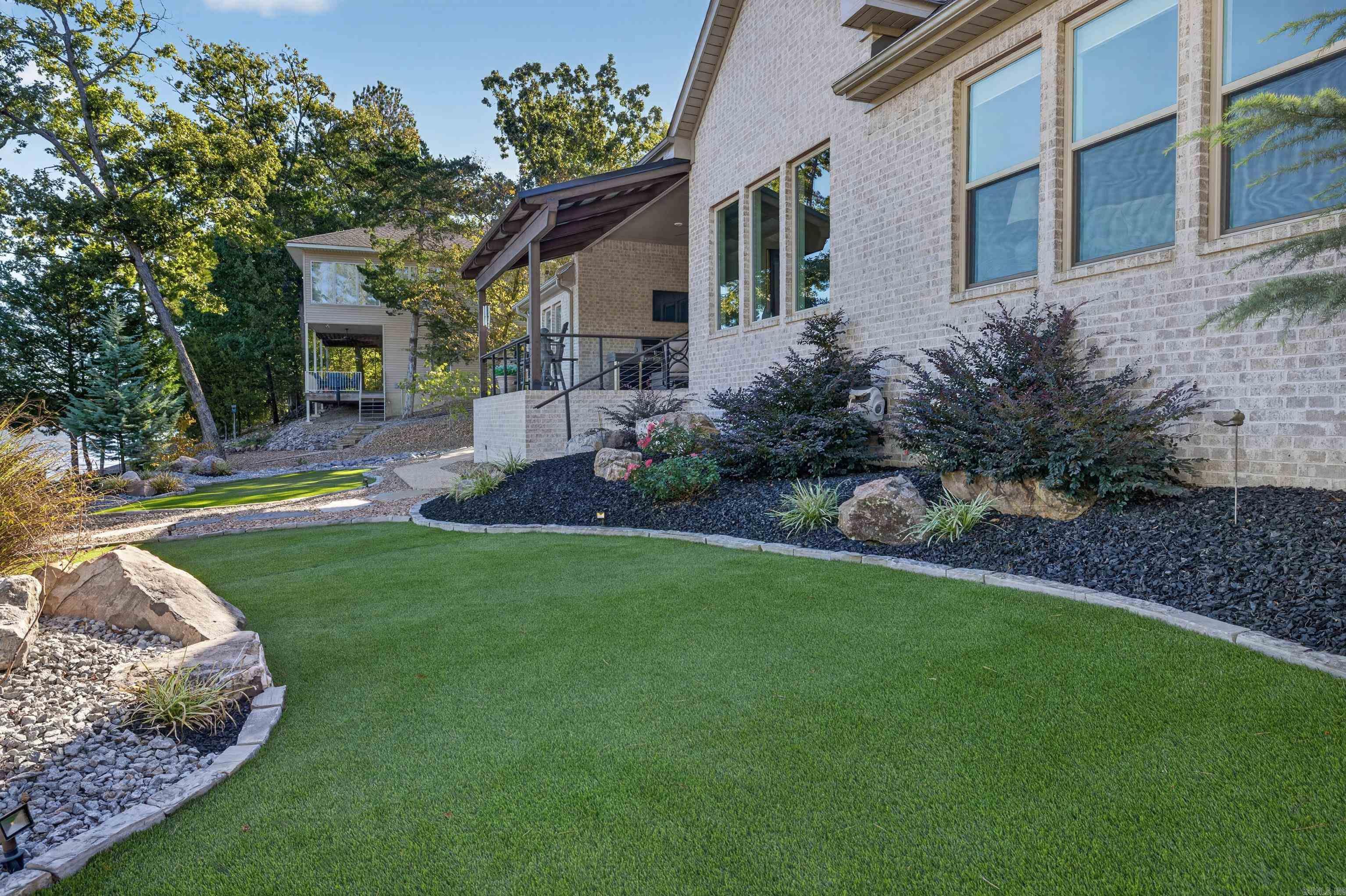 26040560 Property Photo 37