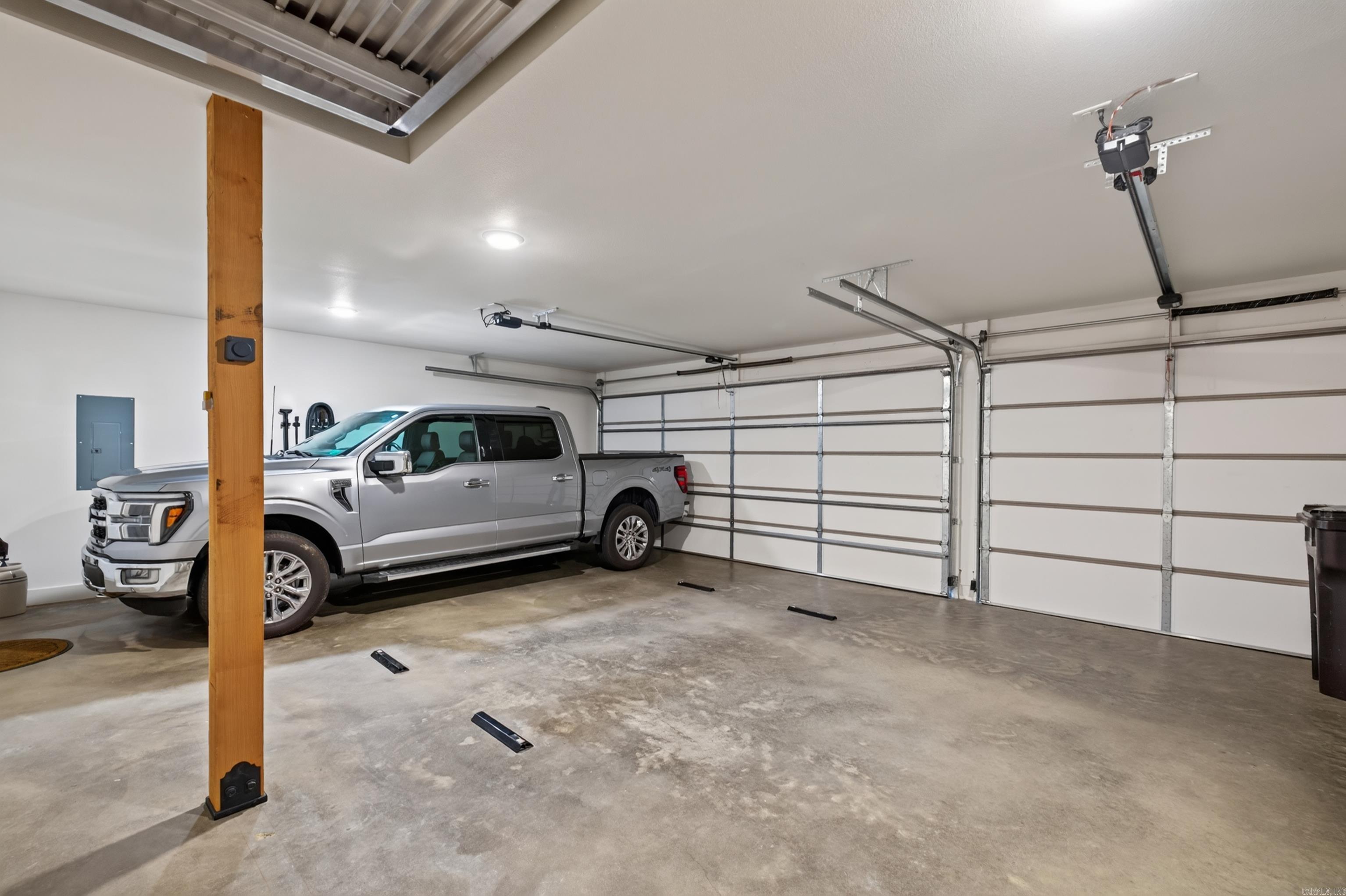 26040560 Property Photo 42