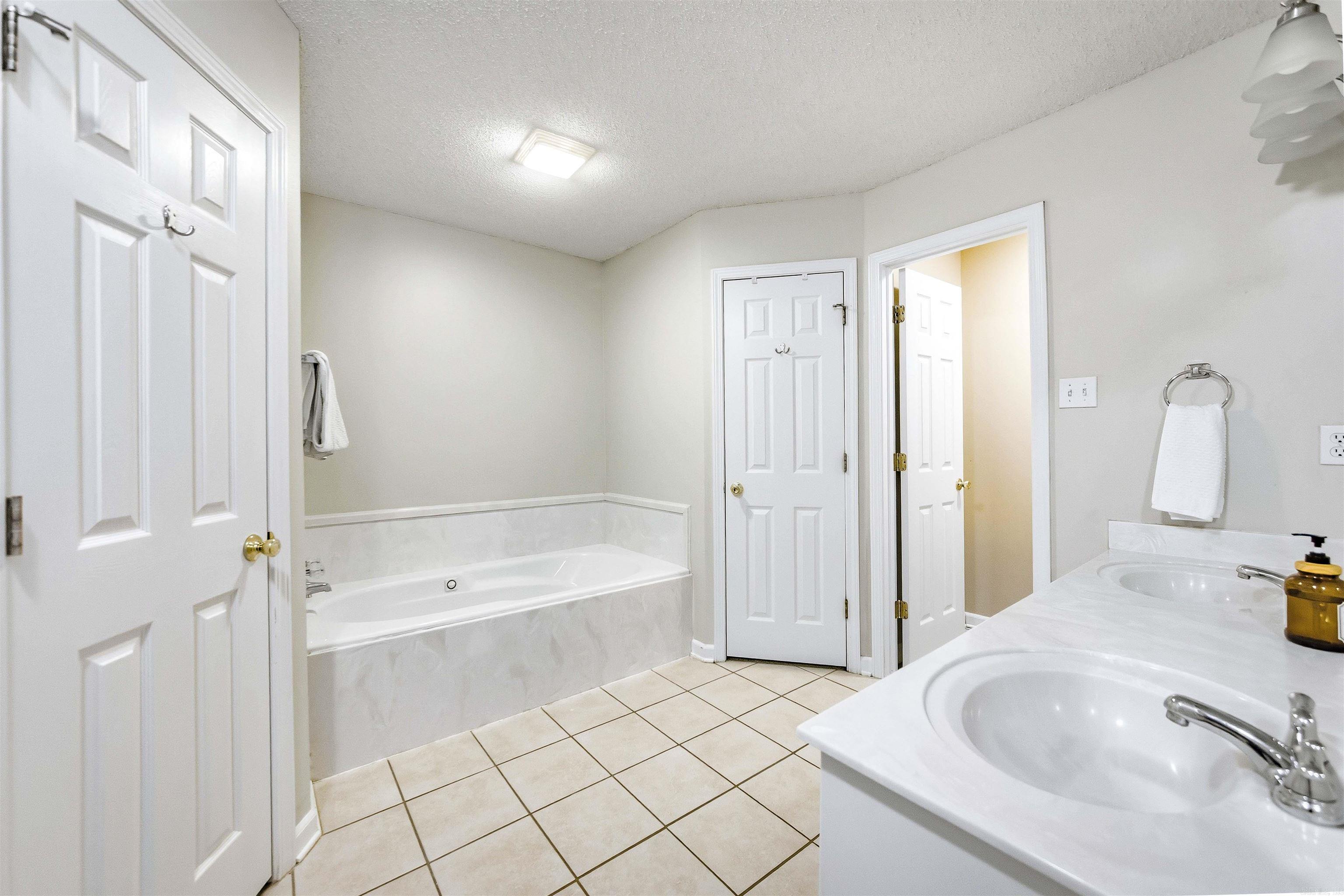 14 Stonewood Court Property Photo 18