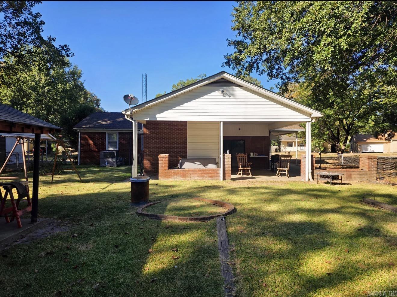 423 Laughrun Drive Property Photo 2